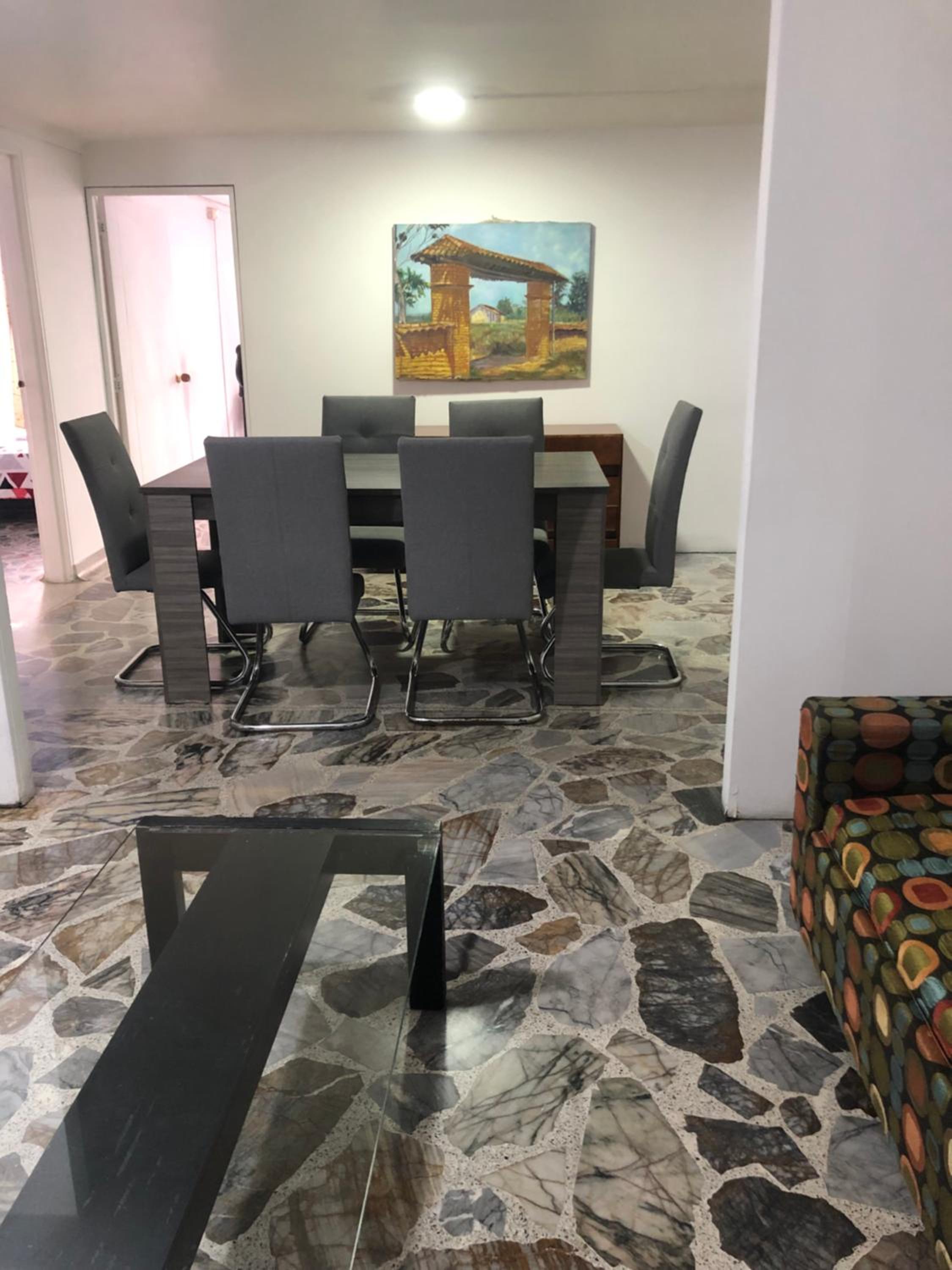 Apartamento cómodo en laureles, grande, céntrico ,bien ubicado Apto203
