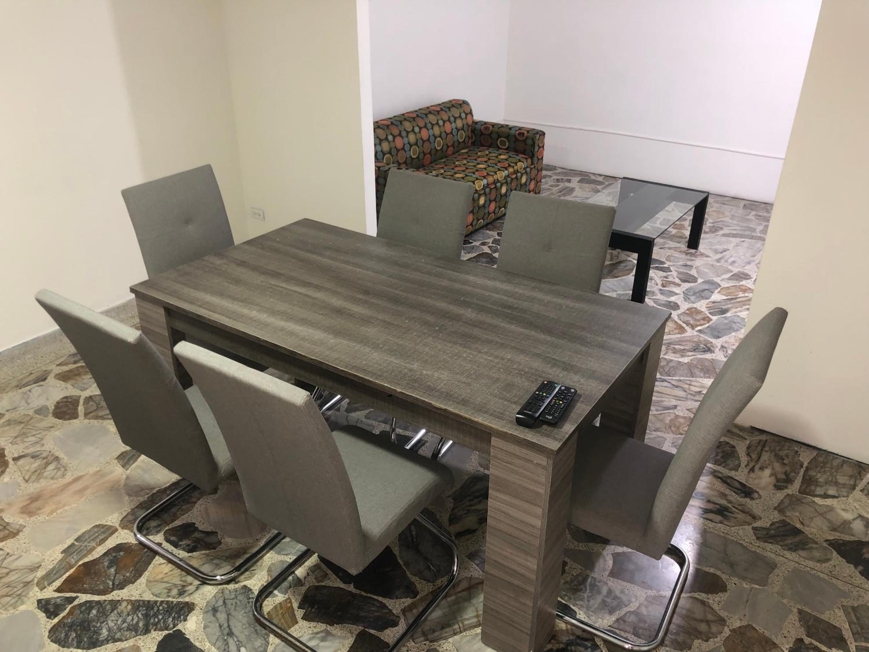 Apartamento cómodo en laureles, grande, céntrico ,bien ubicado Apto203