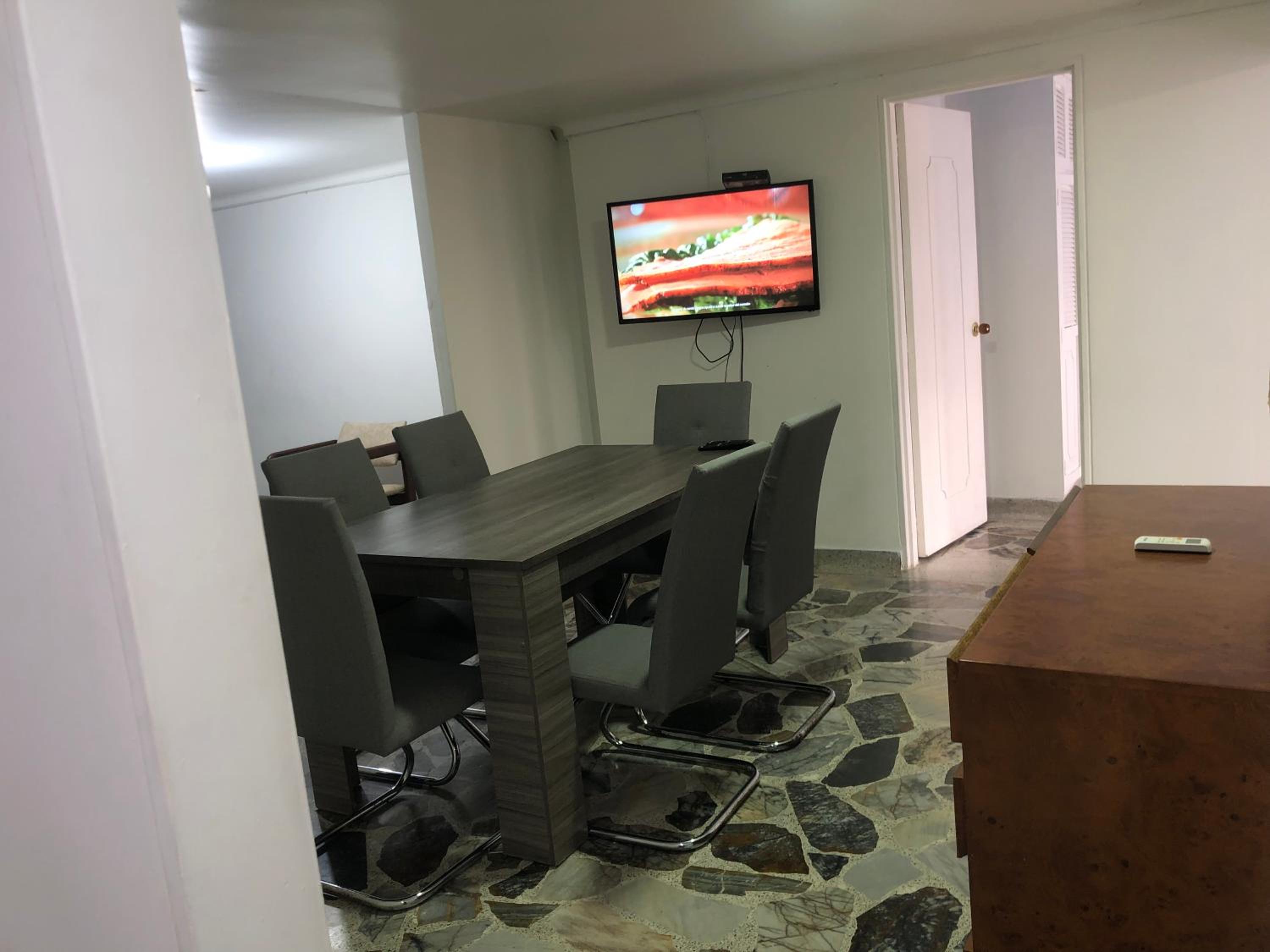 Apartamento cómodo en laureles, grande, céntrico ,bien ubicado Apto203