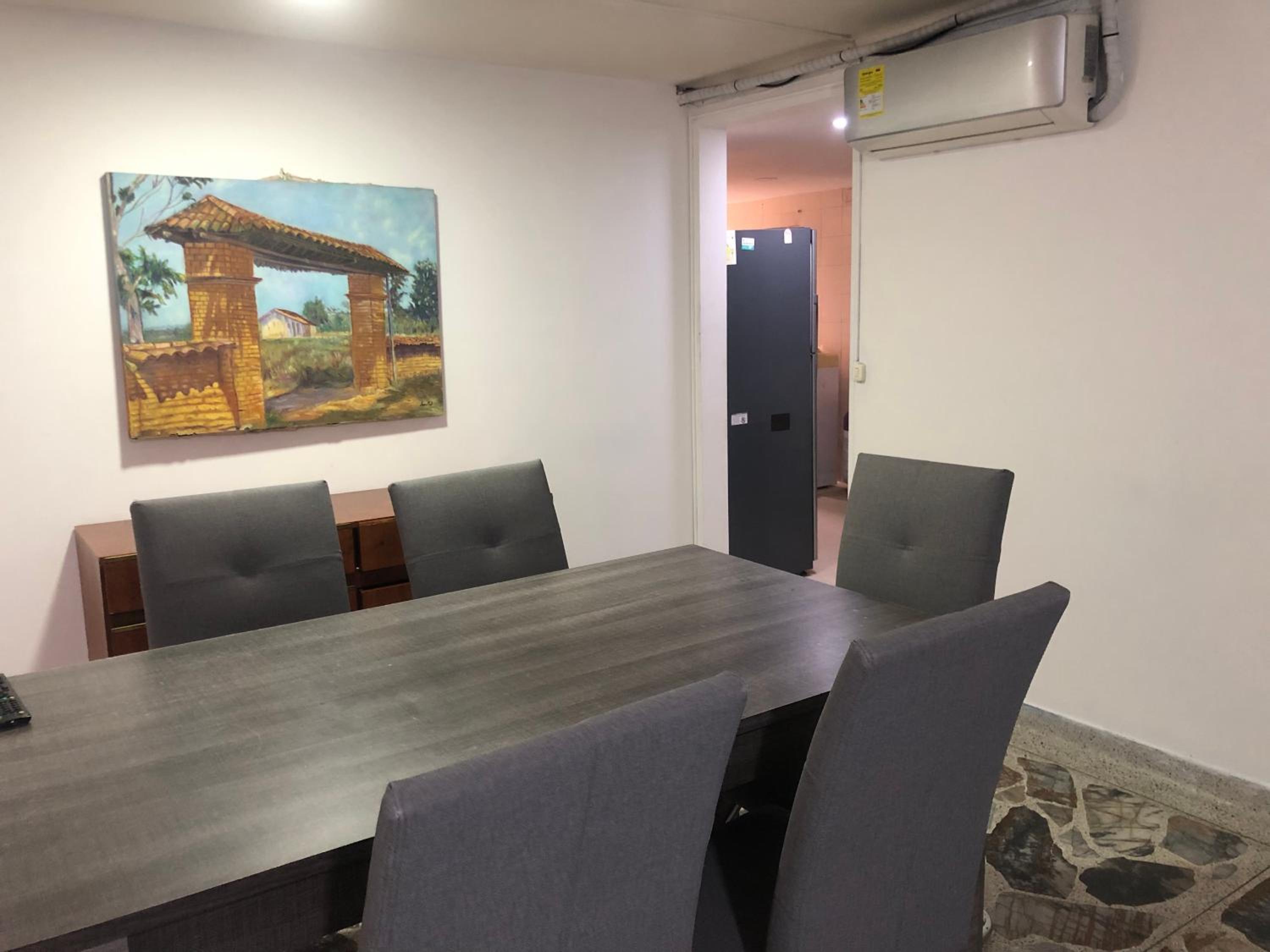 Apartamento cómodo en laureles, grande, céntrico ,bien ubicado Apto203