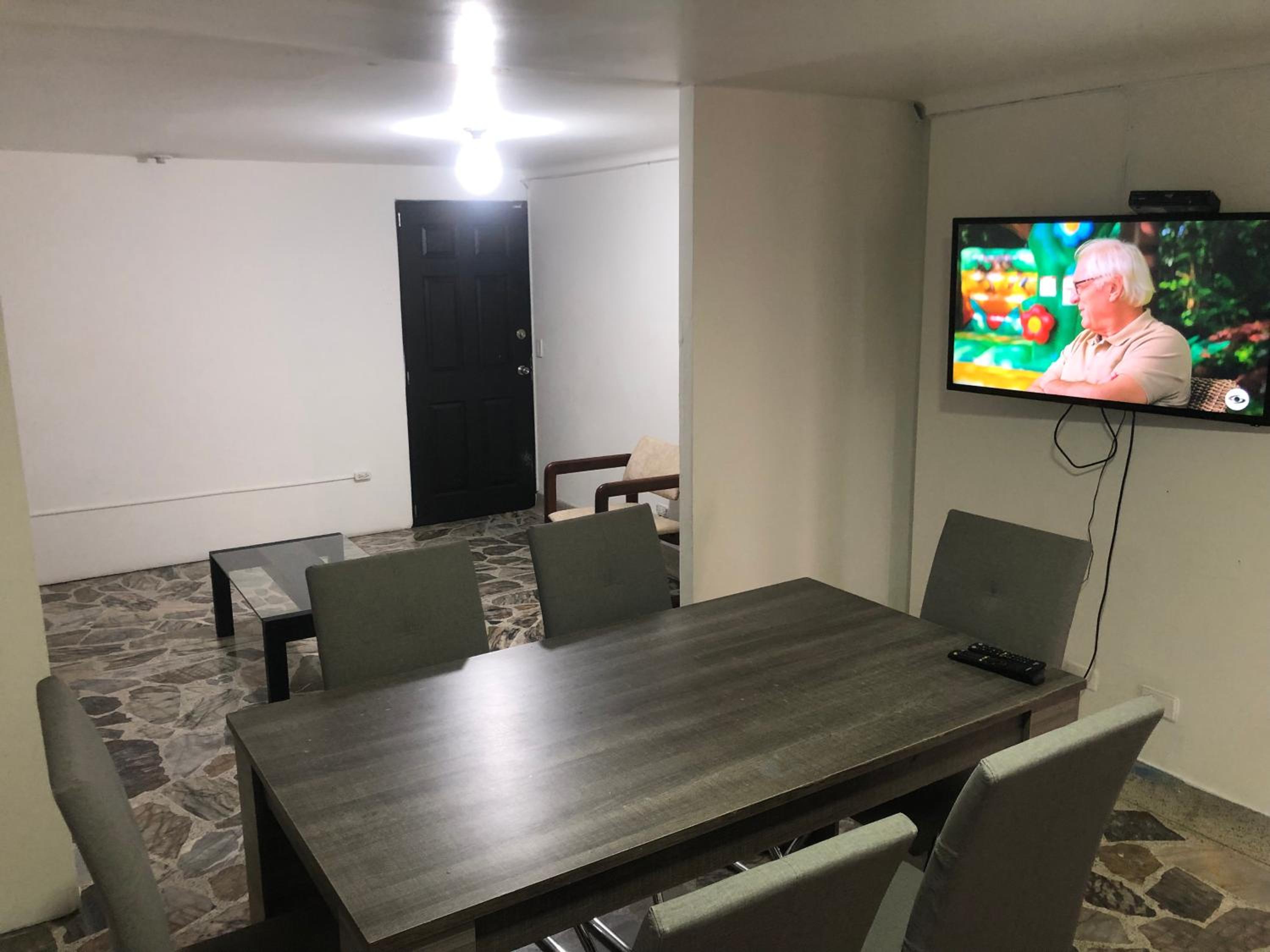 Apartamento cómodo en laureles, grande, céntrico ,bien ubicado Apto203