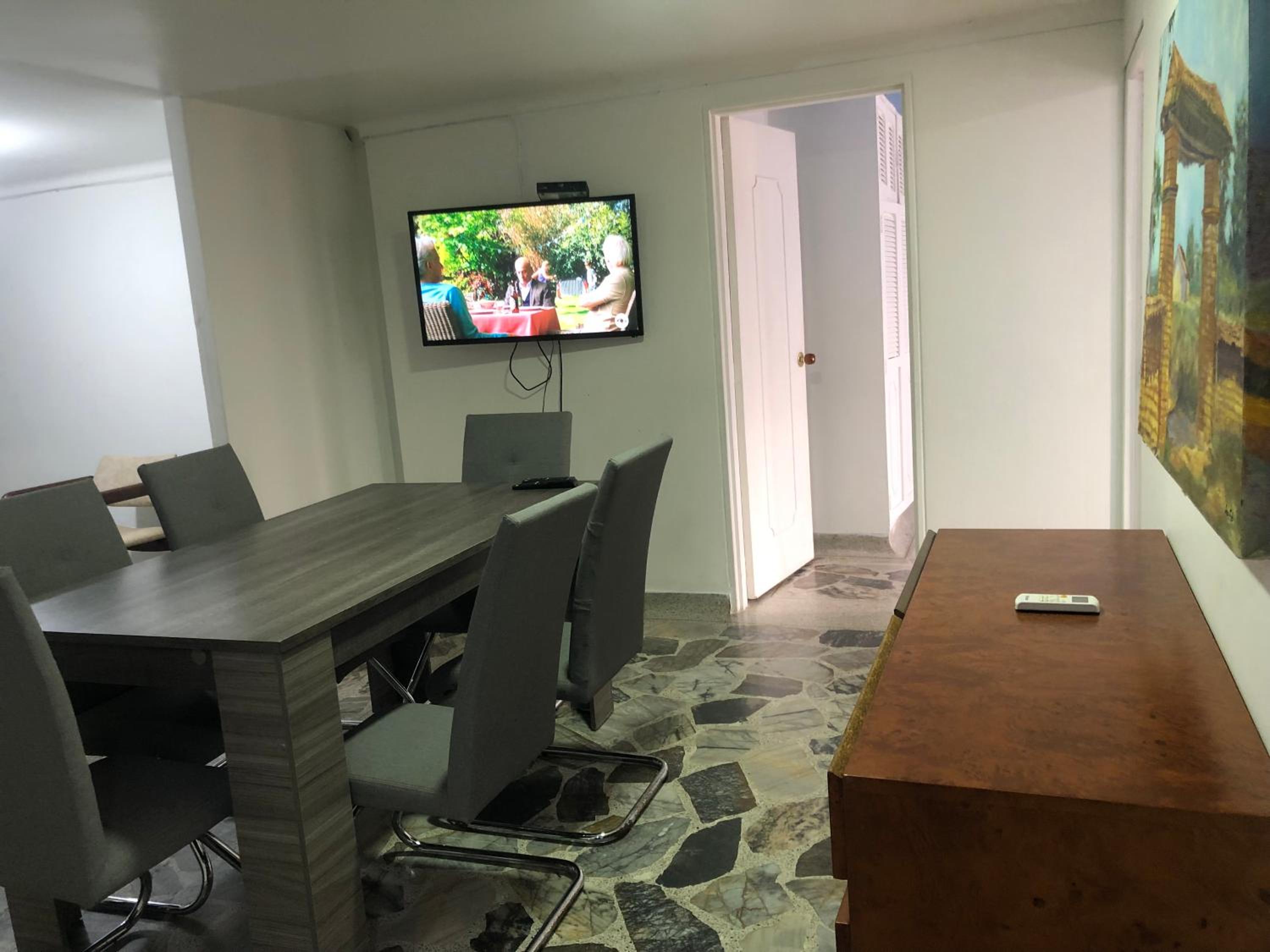 Apartamento cómodo en laureles, grande, céntrico ,bien ubicado Apto203