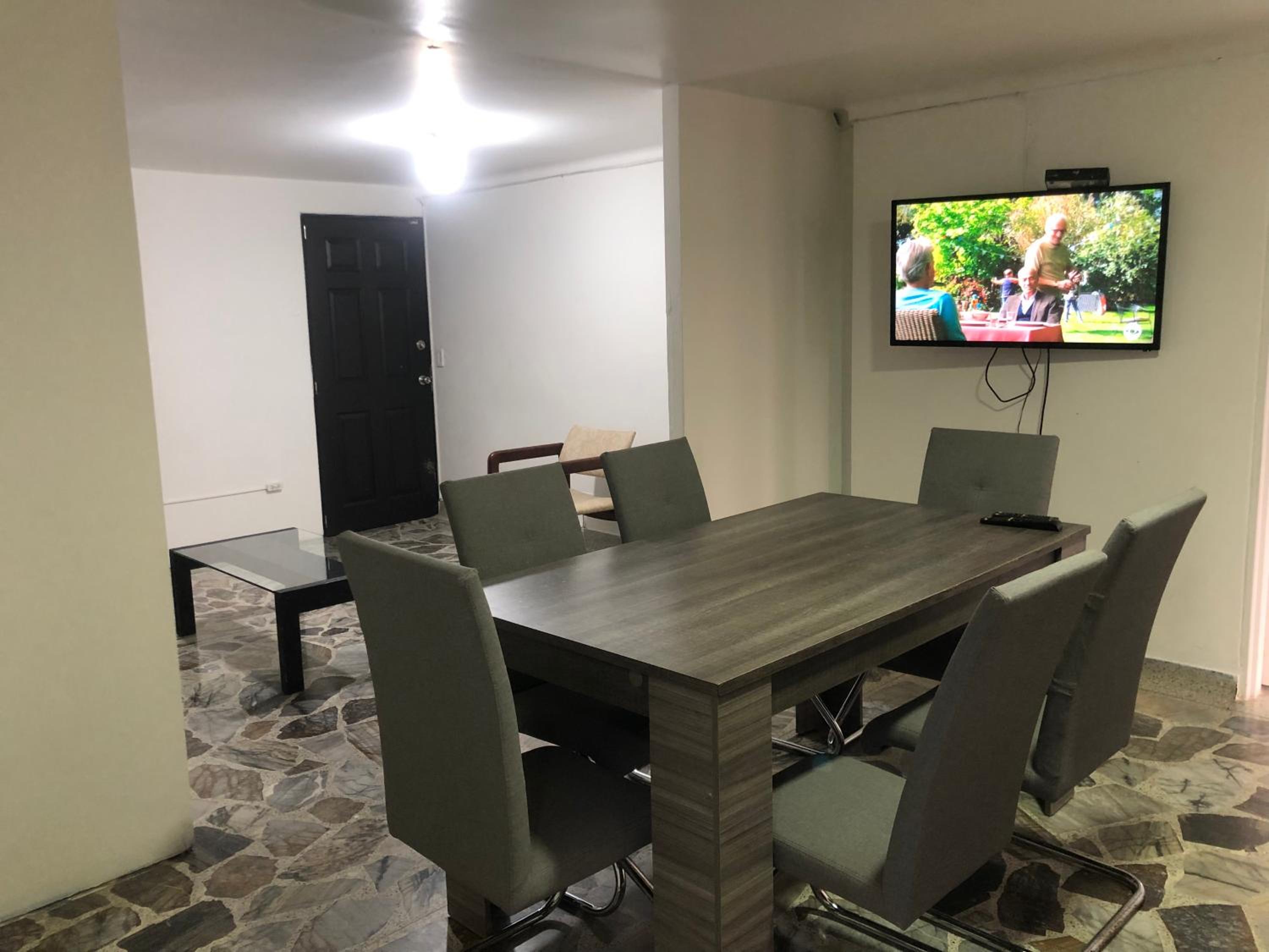Apartamento cómodo en laureles, grande, céntrico ,bien ubicado Apto203