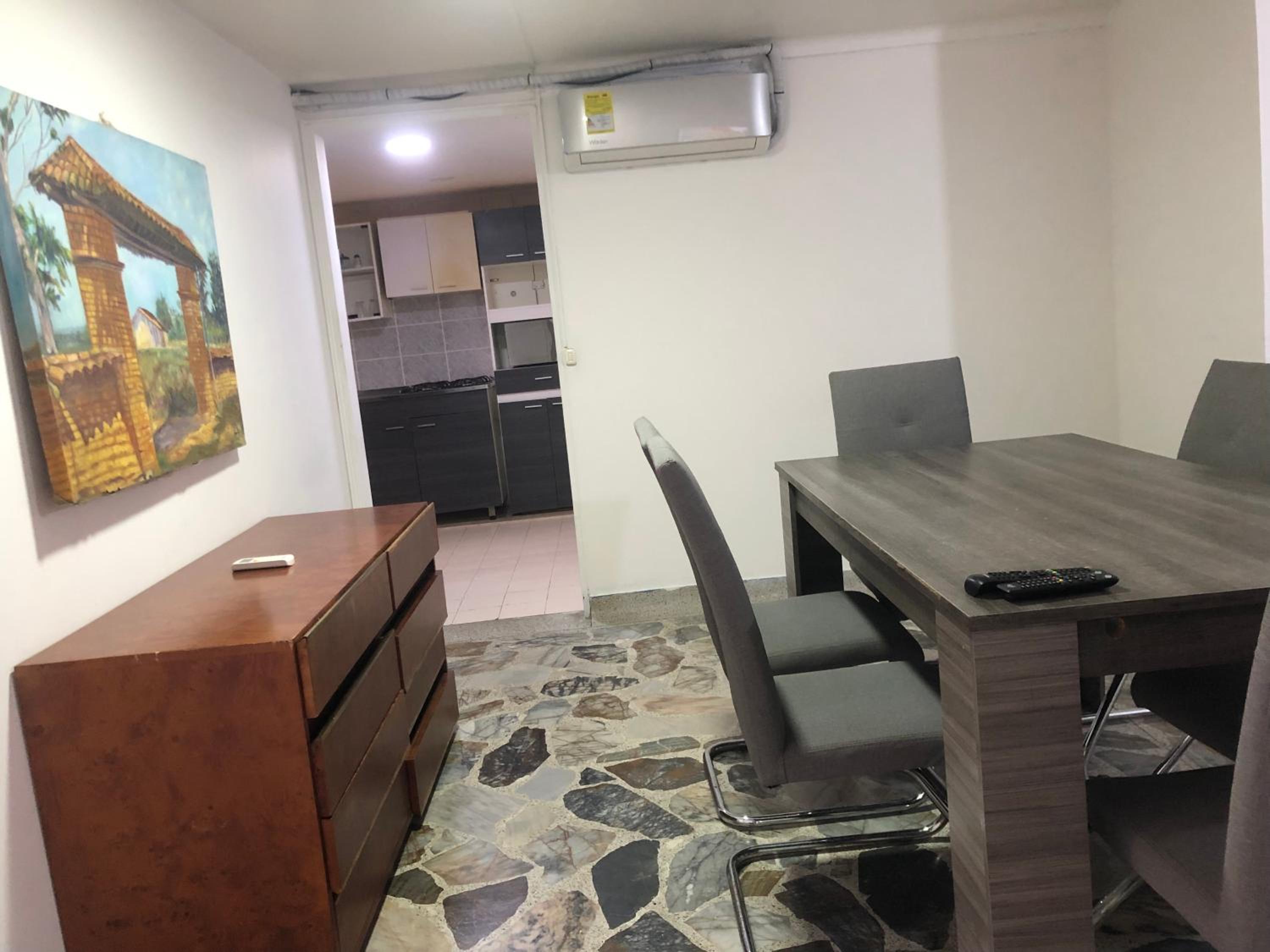 Apartamento cómodo en laureles, grande, céntrico ,bien ubicado Apto203