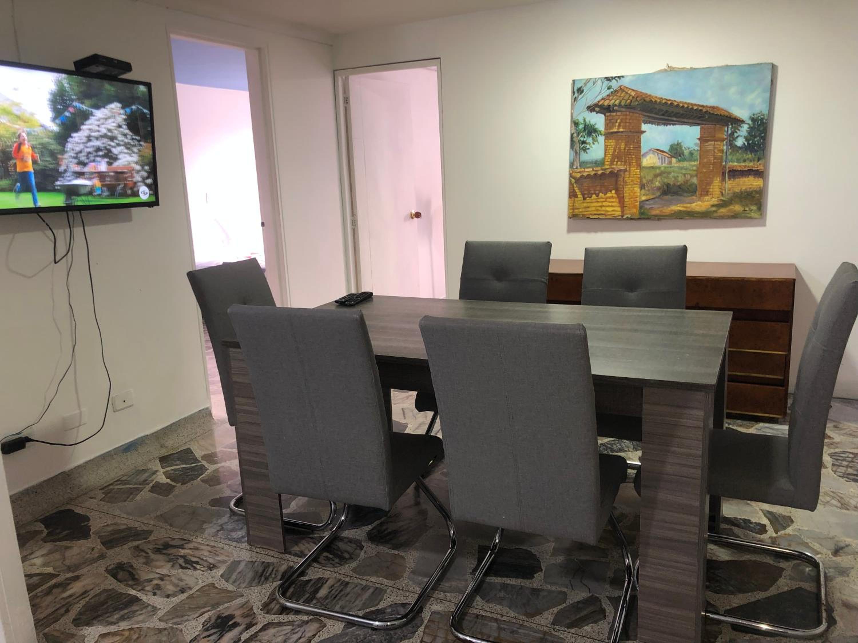 Apartamento cómodo en laureles, grande, céntrico ,bien ubicado Apto203
