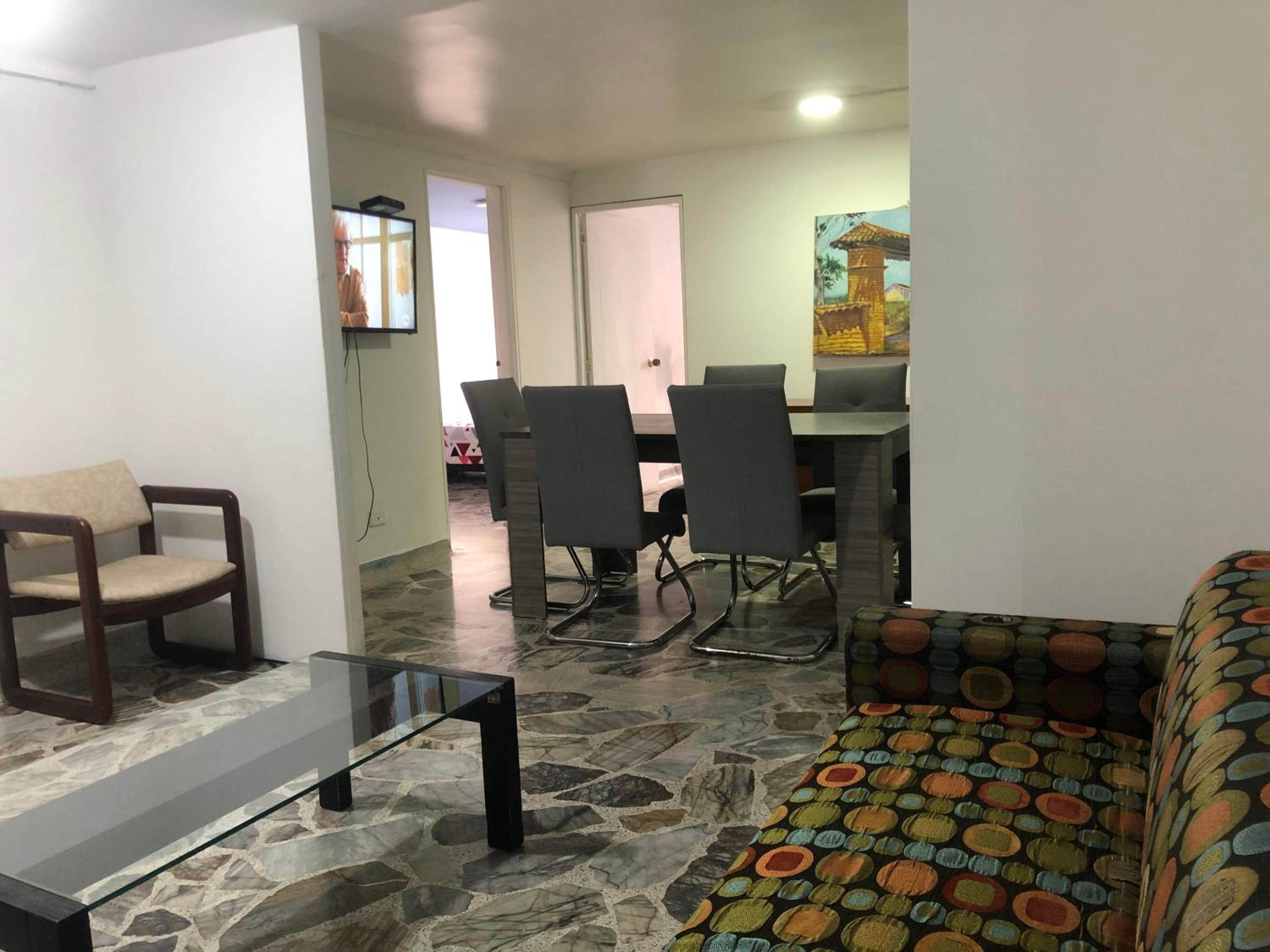 Apartamento cómodo en laureles, grande, céntrico ,bien ubicado Apto203