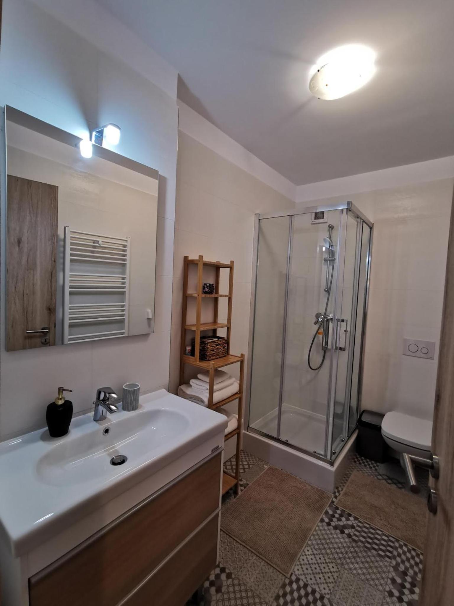 Modern Studio Coresi Residence