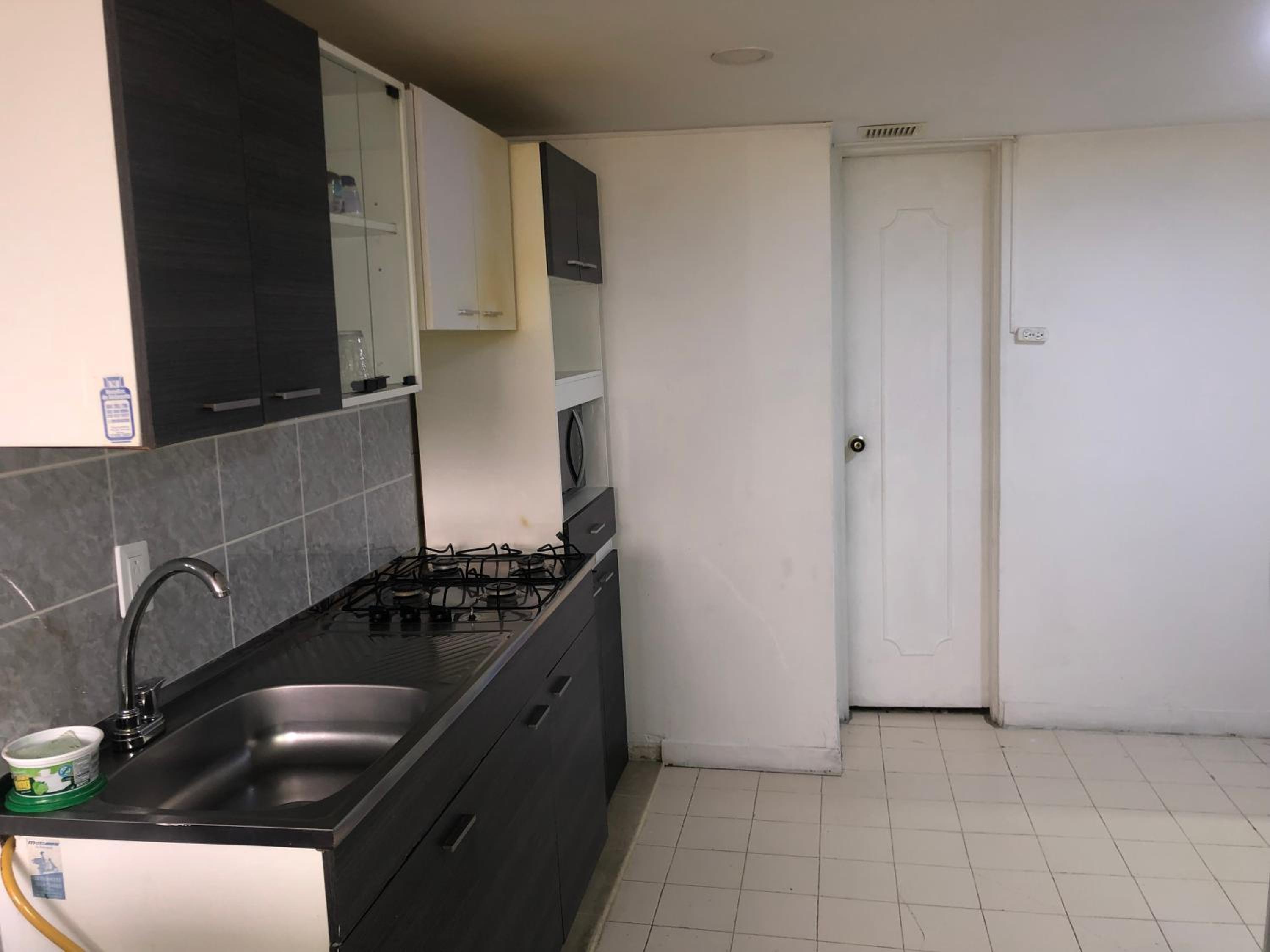Apartamento cómodo en laureles, grande, céntrico ,bien ubicado Apto203