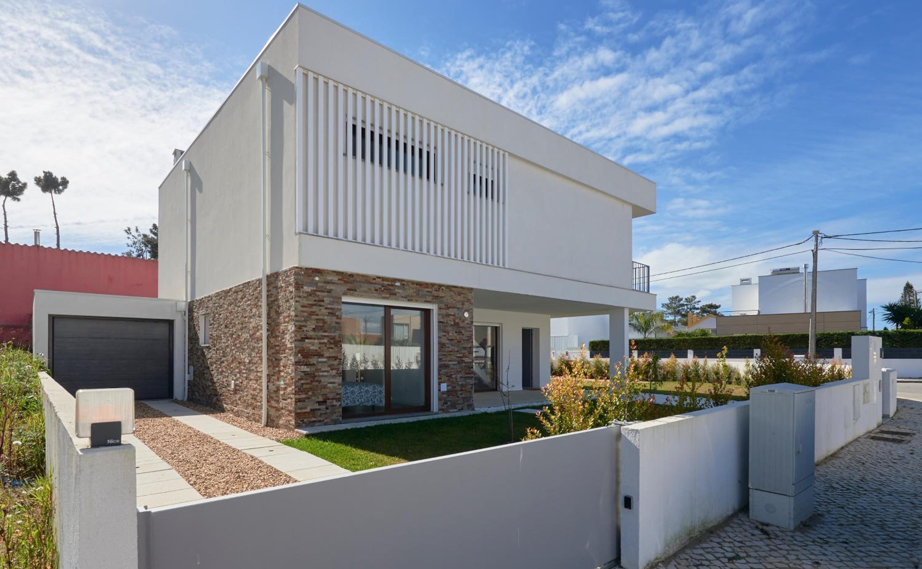 Aroeira Villa w/ Pool near Beach, By TimeCooler view 5