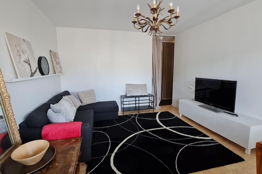 Scandinavian 2-rooms apartment City Center