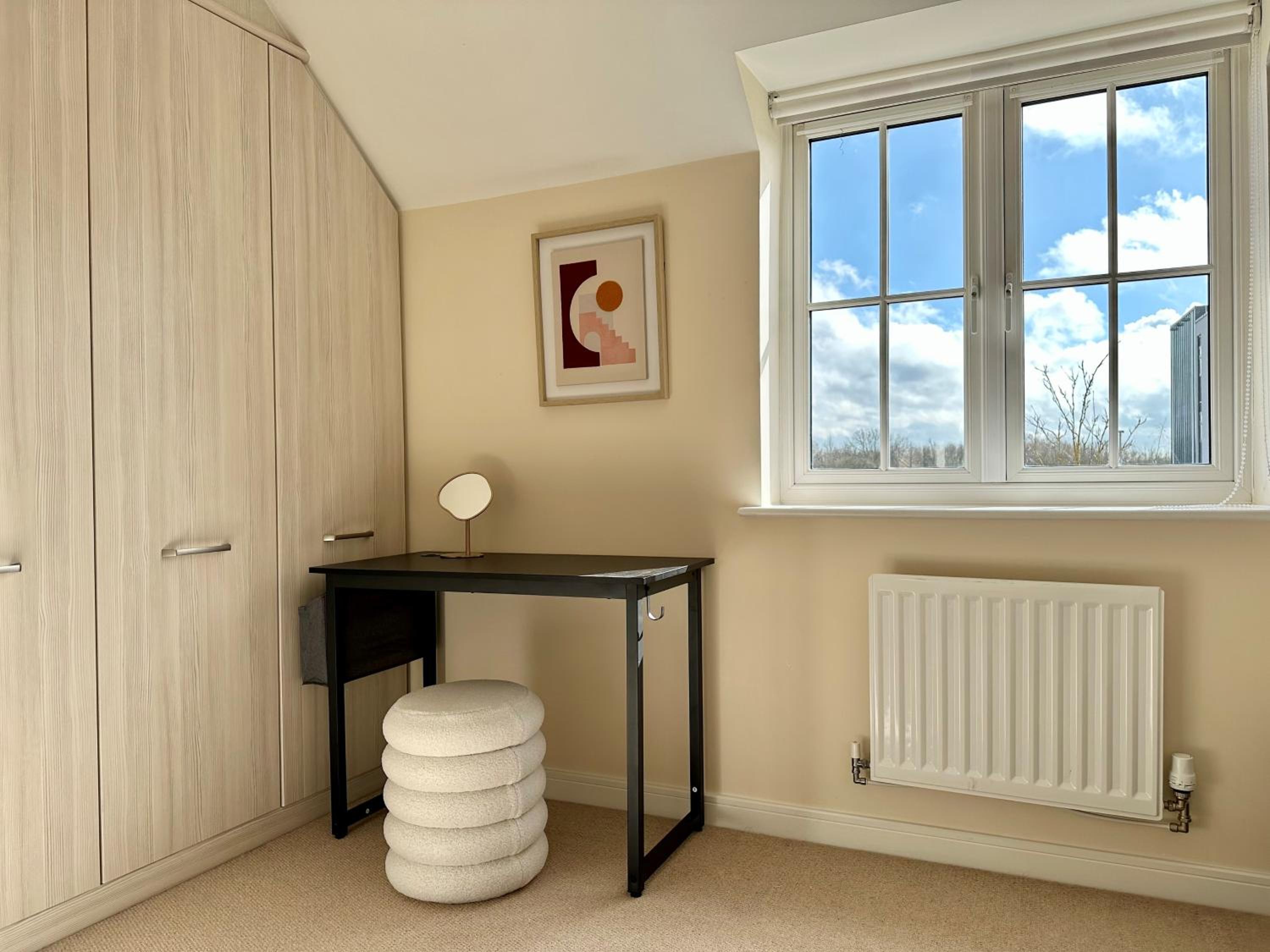 Homely 3 bedroomed House in Bicester view 2