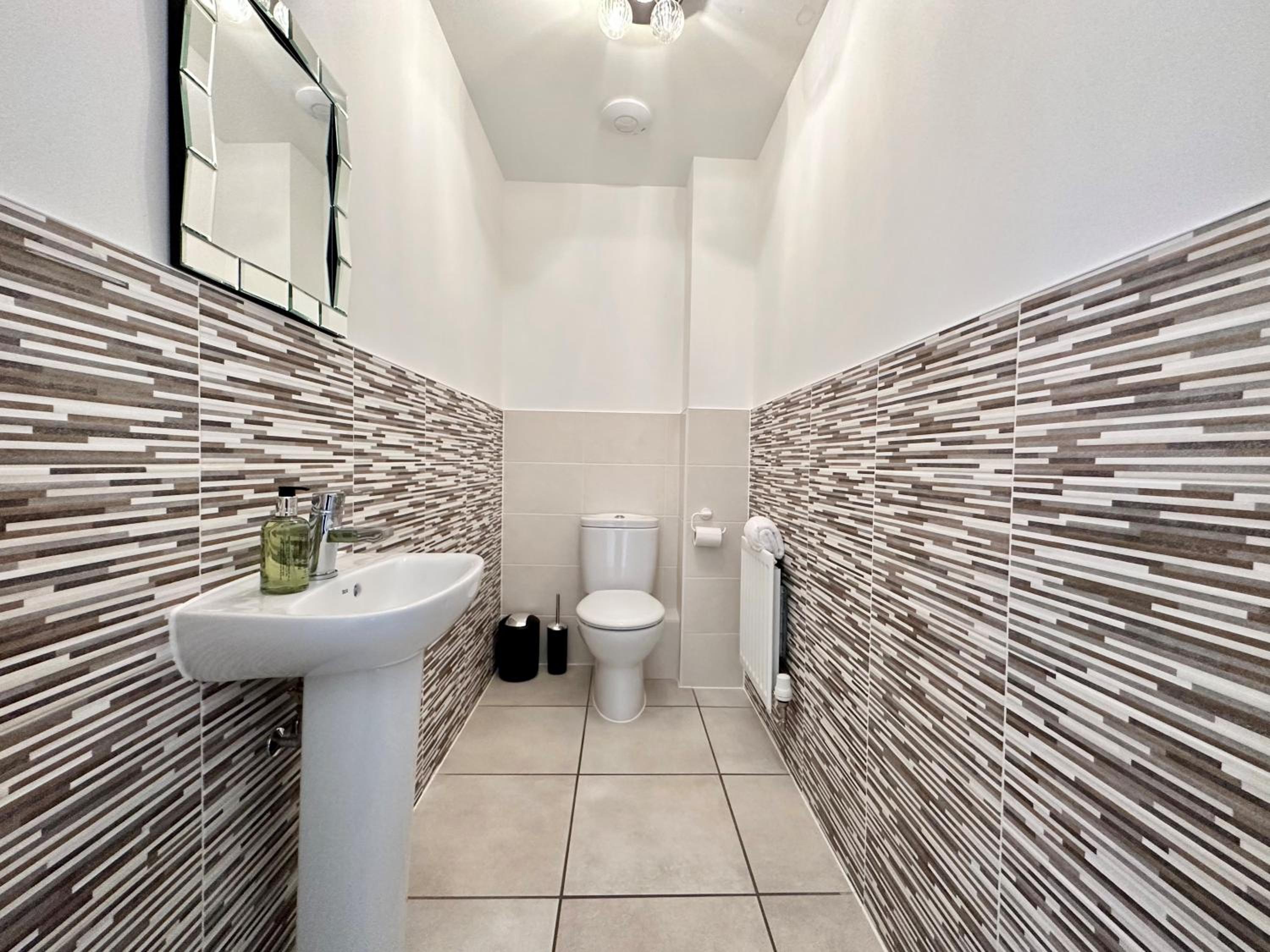 Homely 3 bedroomed House in Bicester view 3