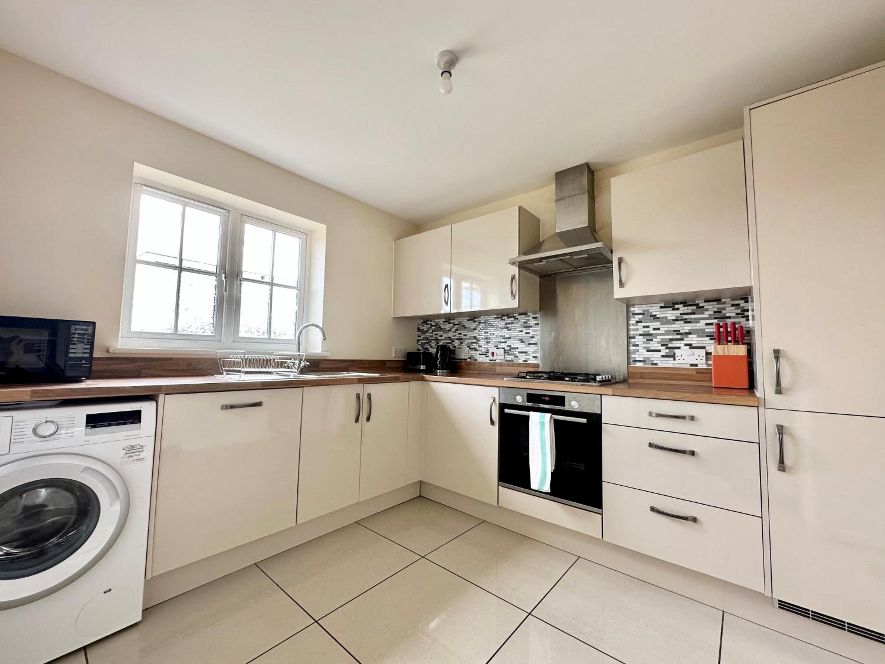 Homely 3 bedroomed House in Bicester view 5