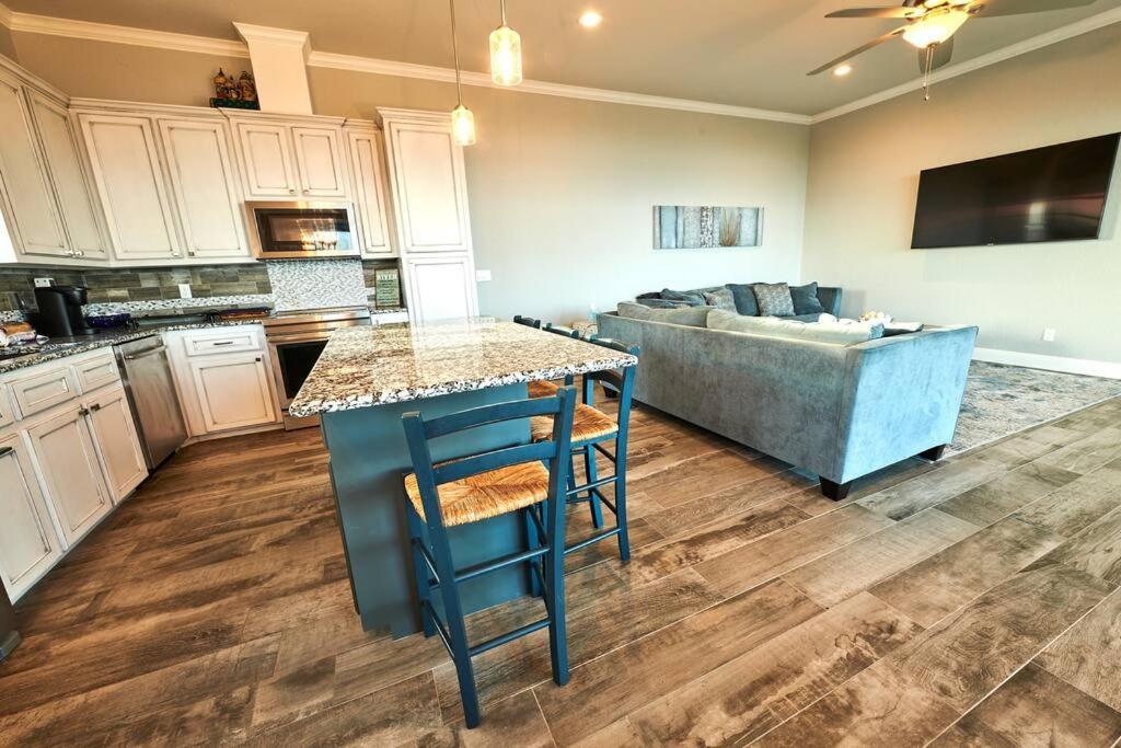 Hm w/IslandView-Boat & GolfCart rental Available! view 4