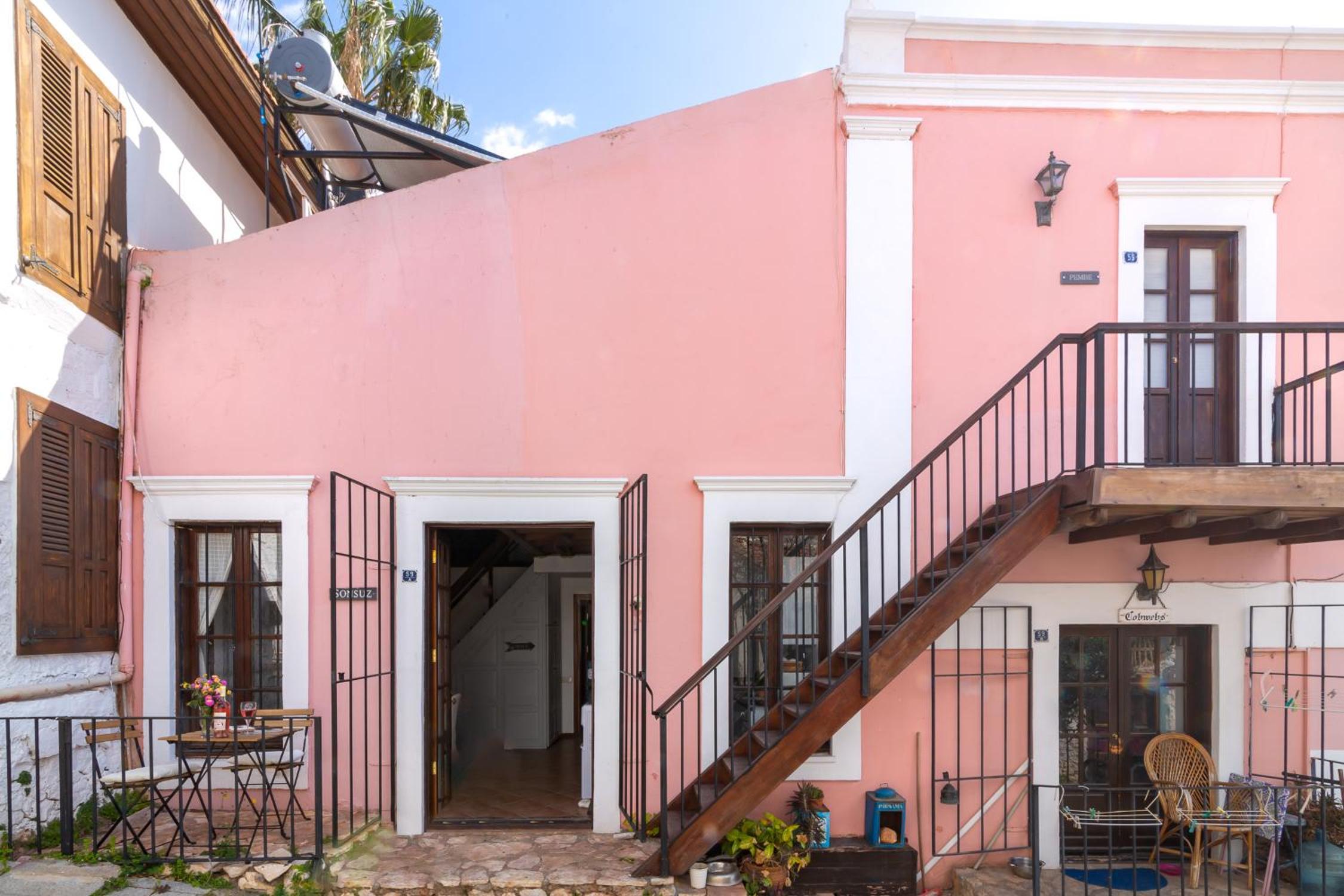 PEMBE