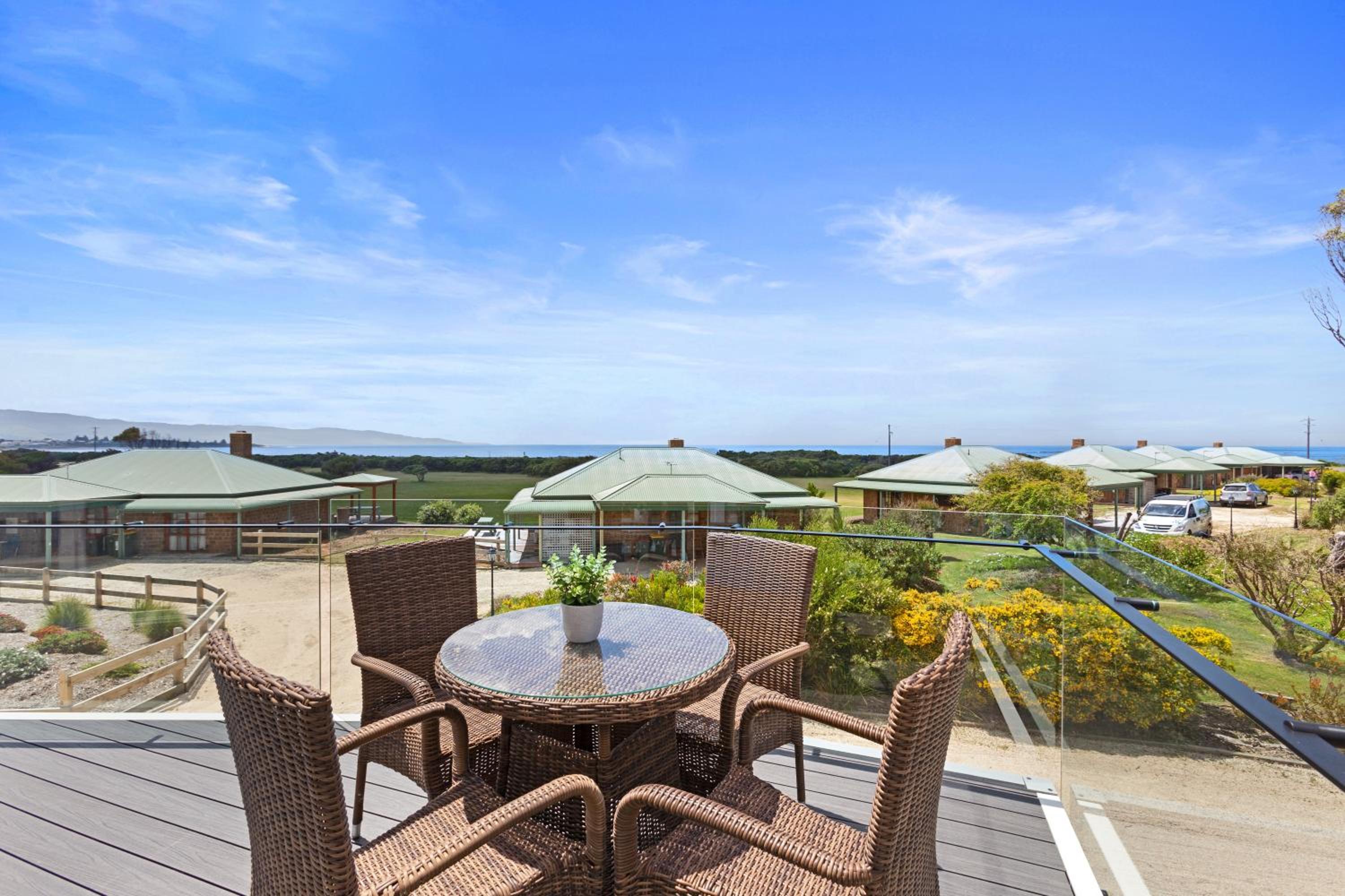 Hamptons in the Bay