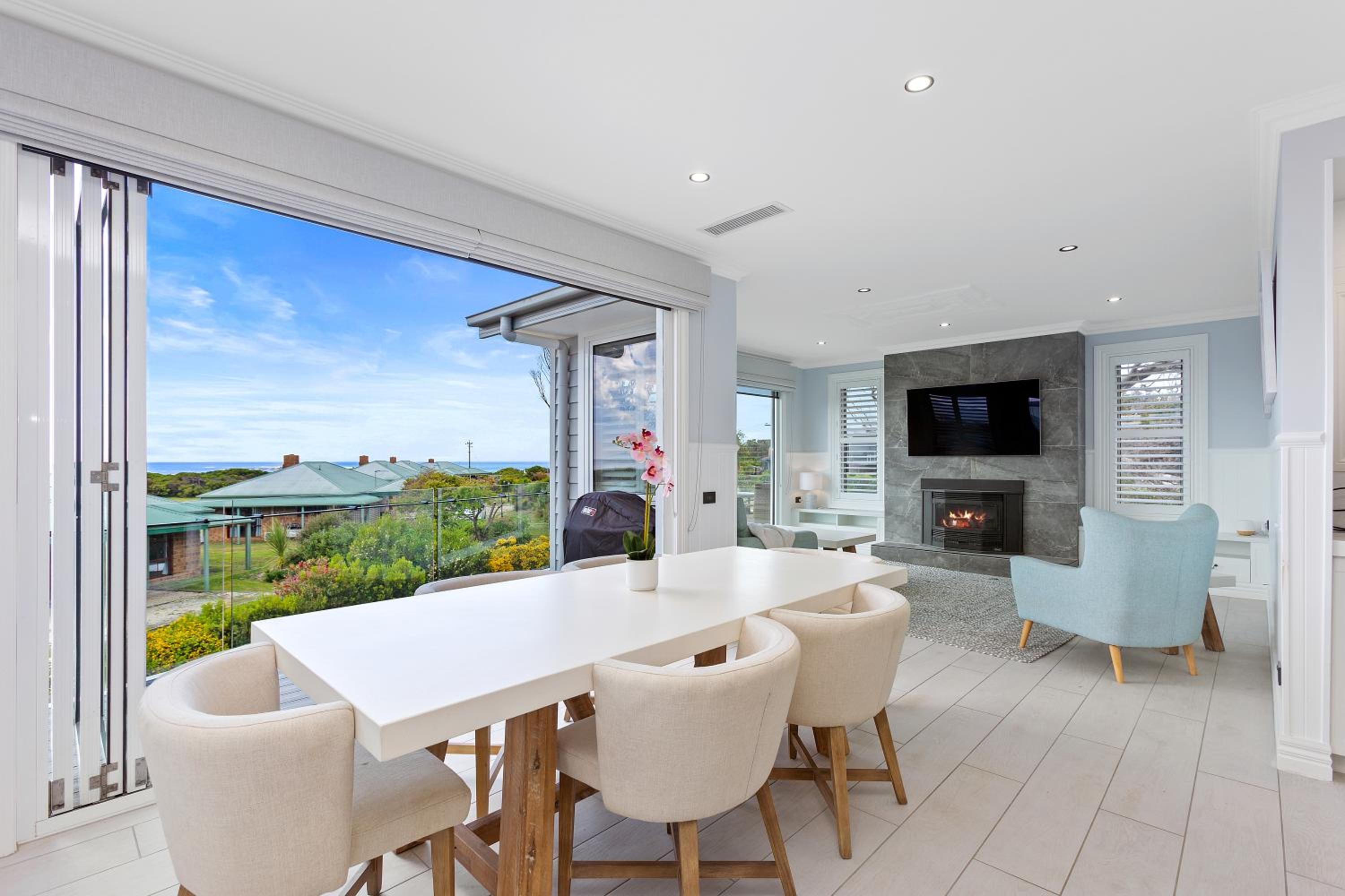 Hamptons in the Bay