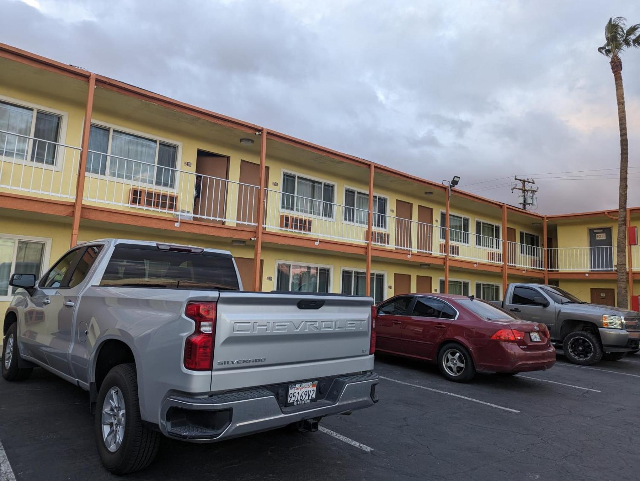 BEST MOTEL on Historic Route 66, Barstow view 4
