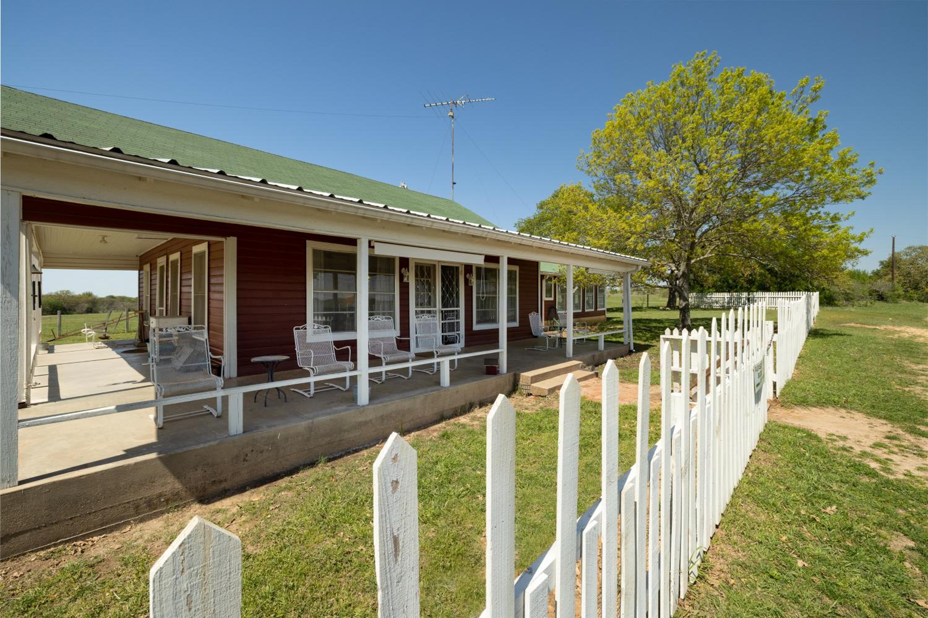 Stay on a 350-acre Cattle Ranch! Brazos River! Tubing! Petting zoo!