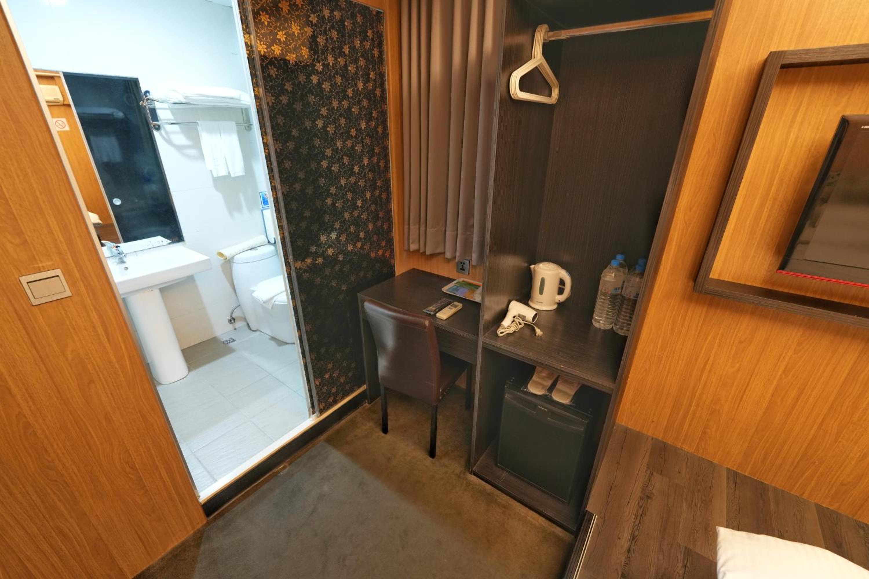 Meworld Hotel - Ximen
