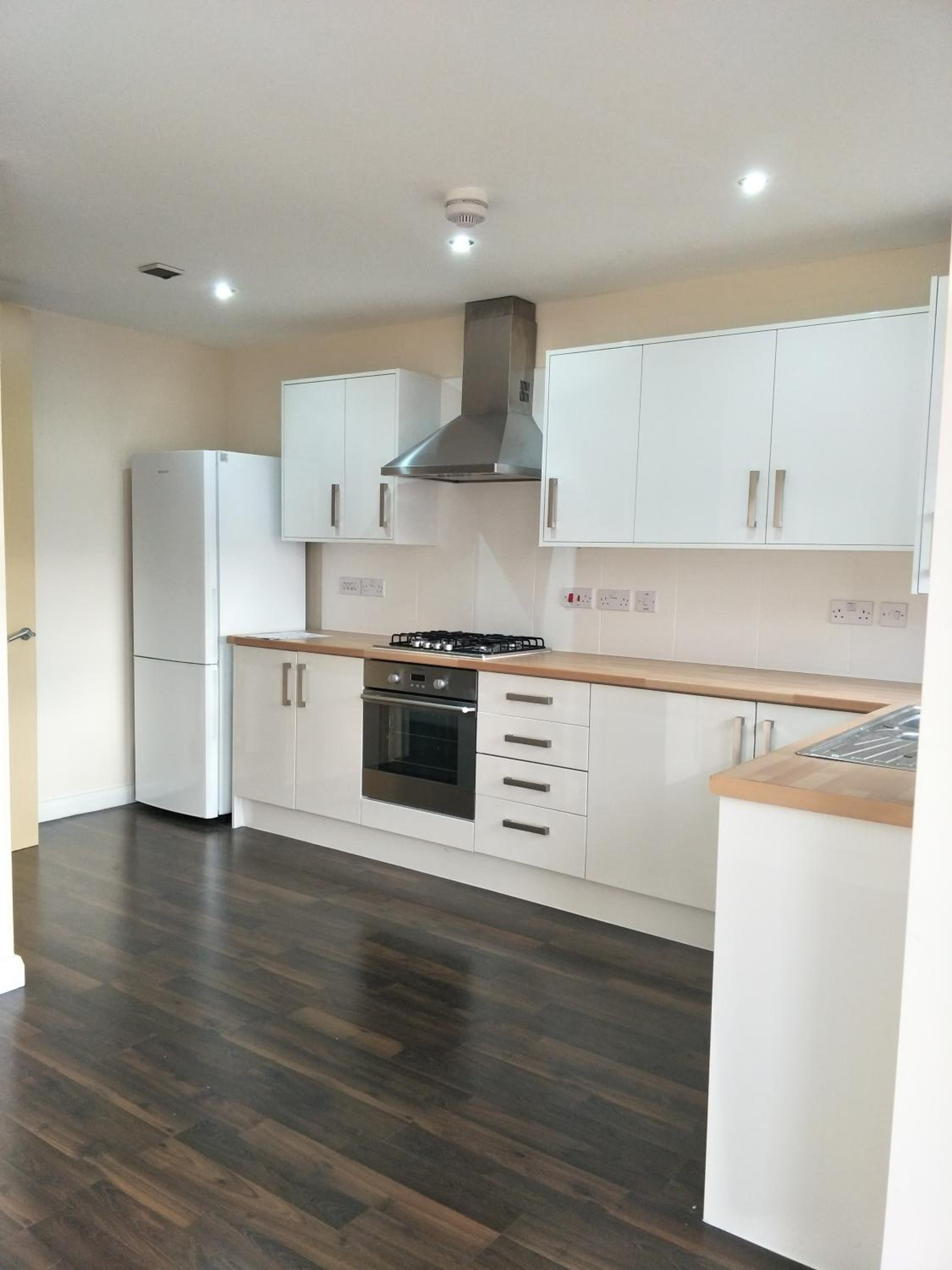 Private Bedroom - Shared Kitchen - Free Parking - Close to MCR city centre view 4