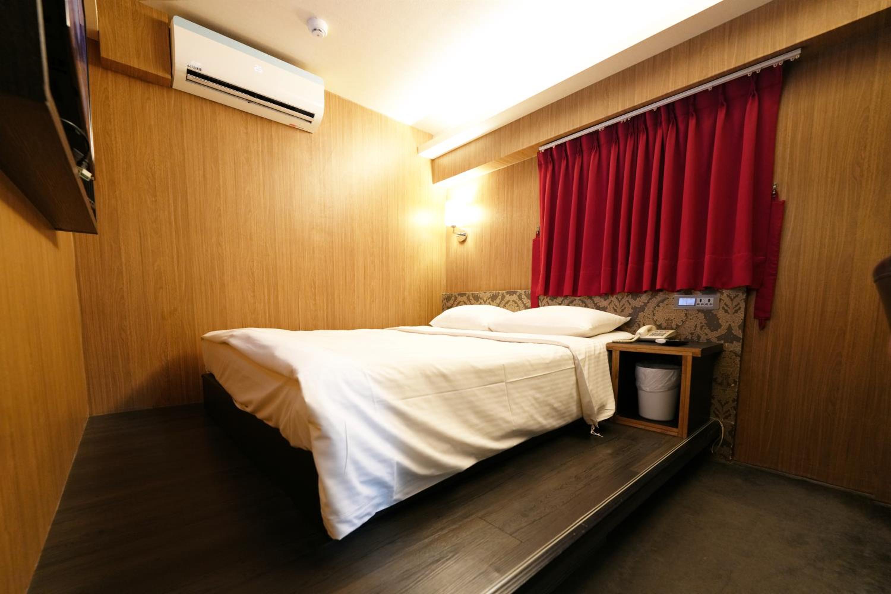 Meworld Hotel - Ximen