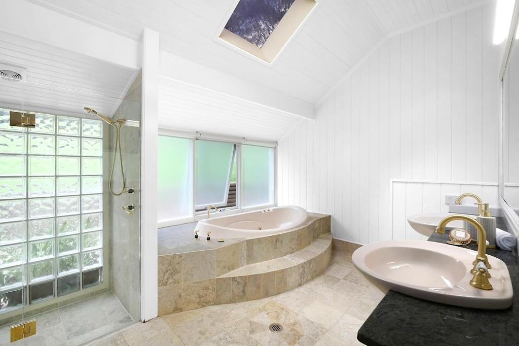 Moroccan Acreage -Heated Pool w Slide -PlayBarn