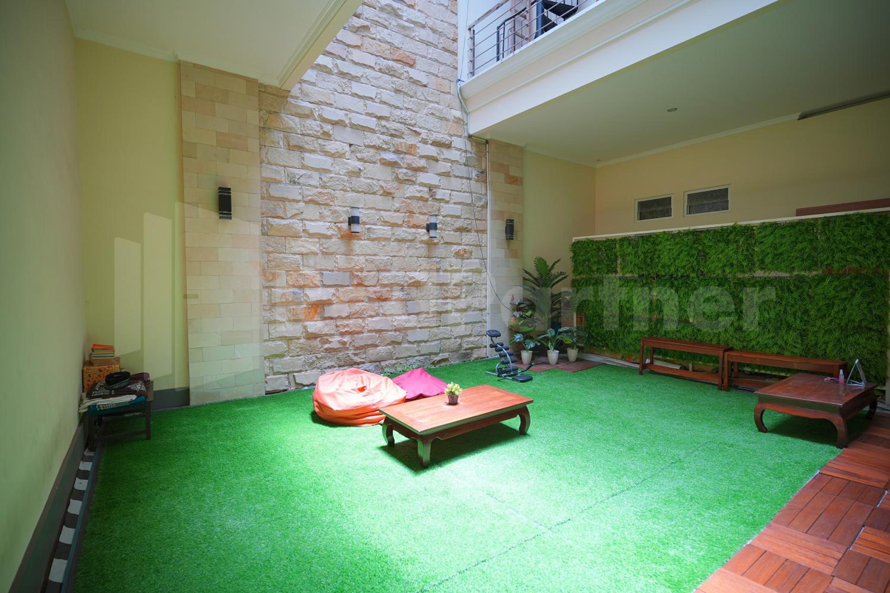 One & Quin Guest House Syariah Mitra RedDoorz view 2