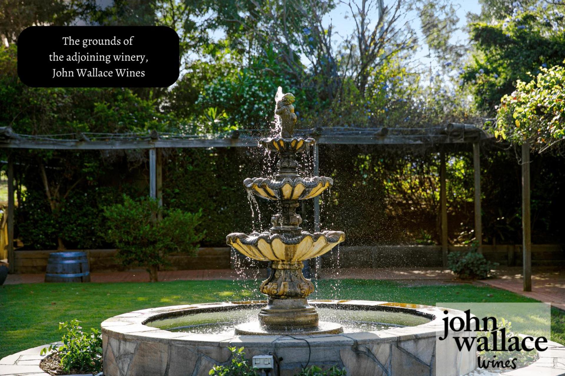 Palmers Lane On Vineyard 5br Homestead with Pool