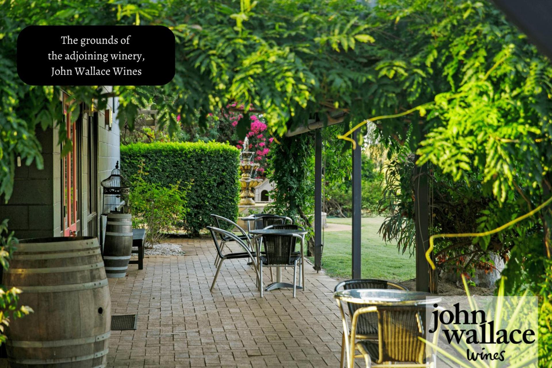 Palmers Lane On Vineyard 5br Homestead with Pool
