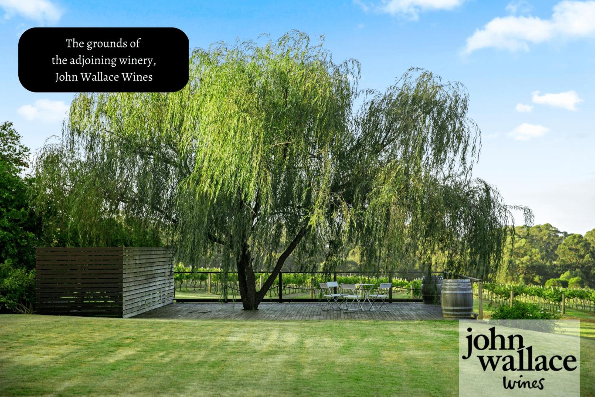 Palmers Lane On Vineyard 5br Homestead with Pool