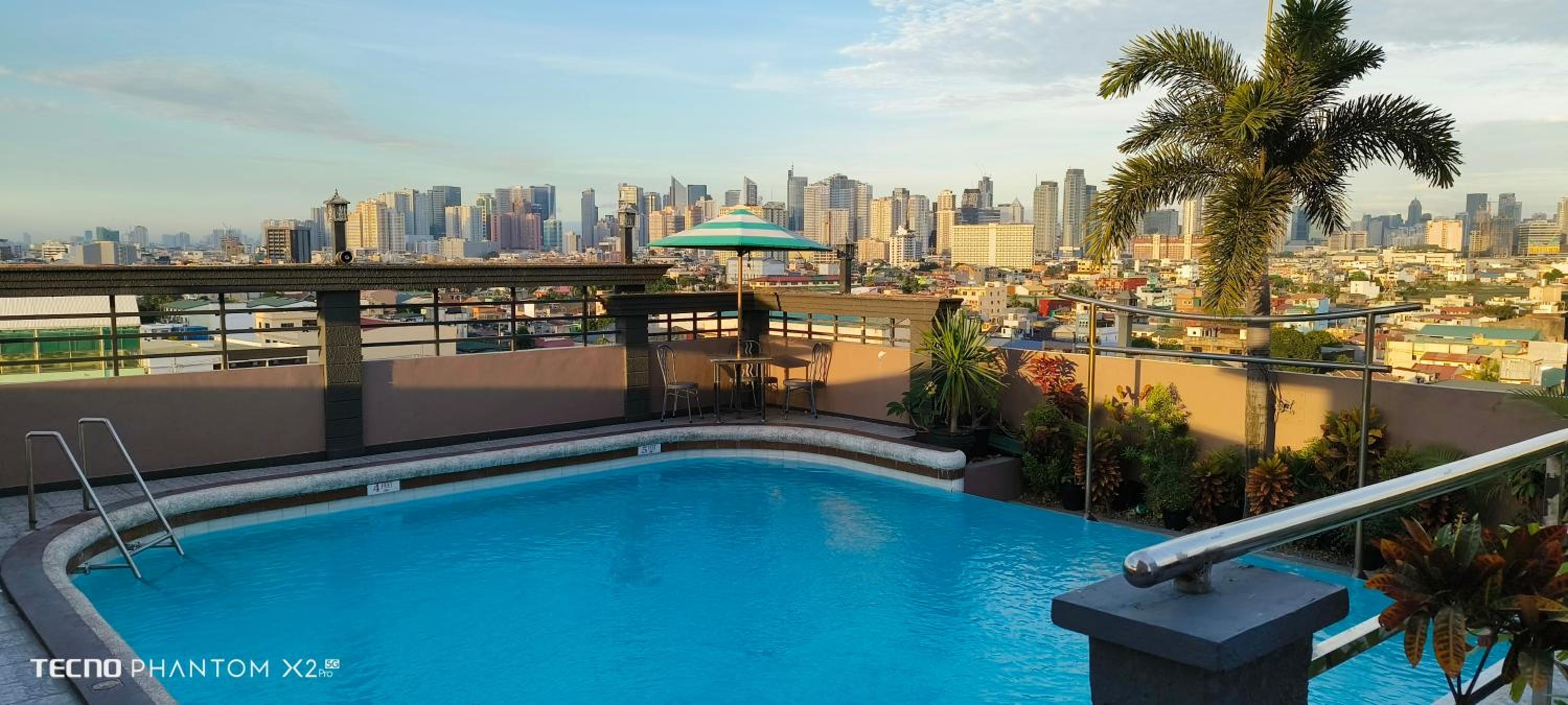 Urban Travellers Hotel — Manila