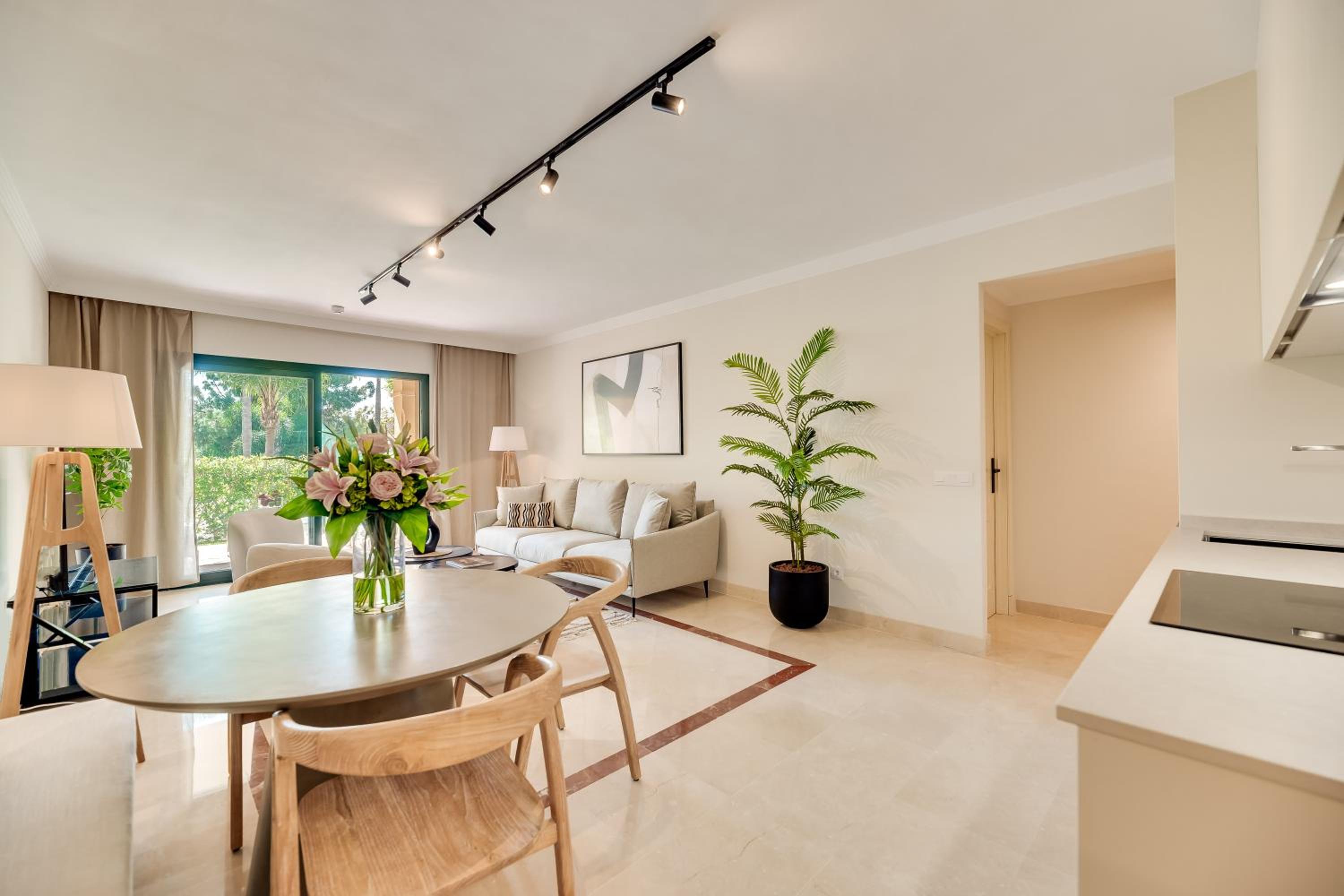Marbella Vacations - VACATION MARBELLA I El Palmeral, Golf Valley, Renovated, Fast WiFi - Property Image 40