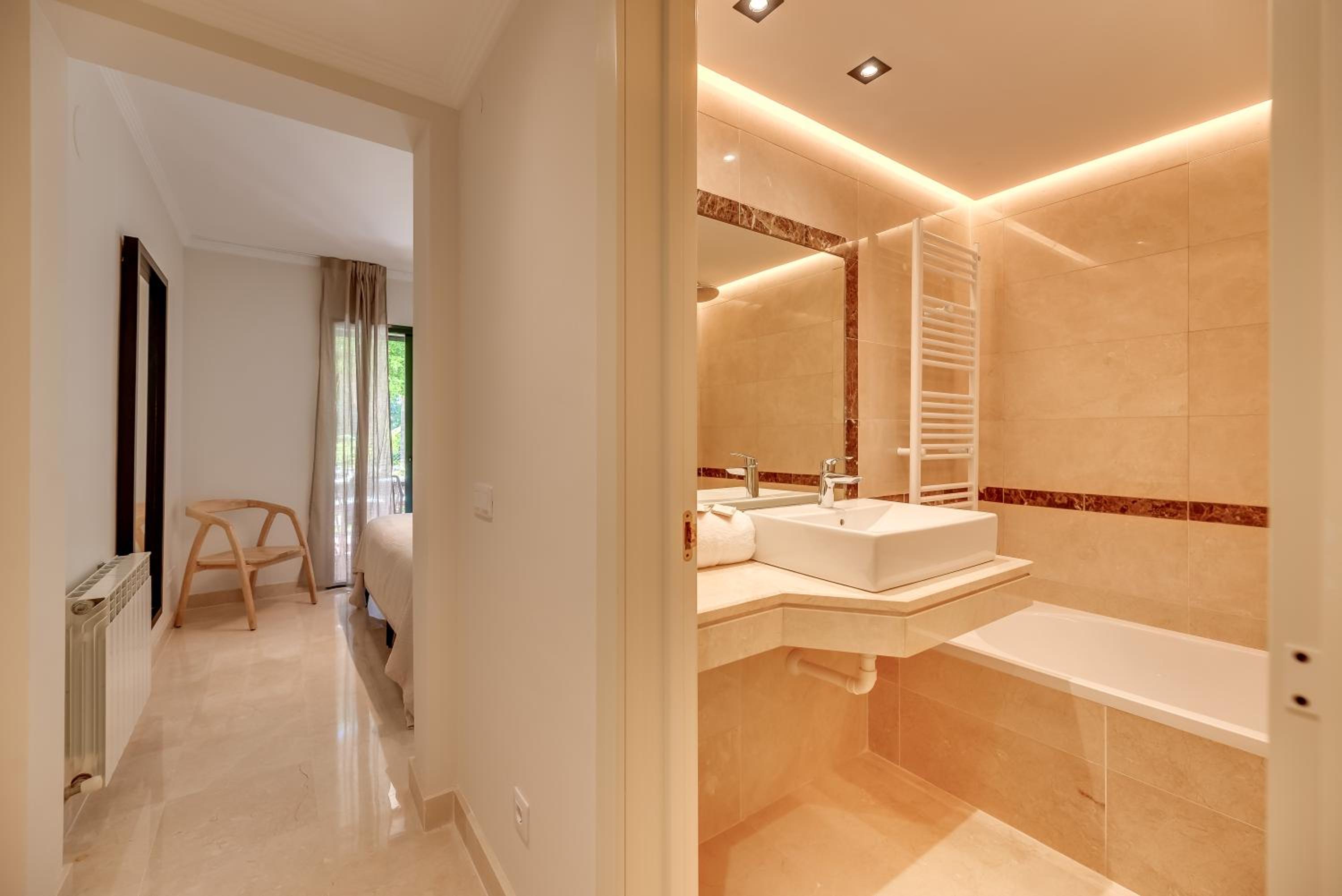 Marbella Vacations - VACATION MARBELLA I El Palmeral, Golf Valley, Renovated, Fast WiFi - Property Image 10