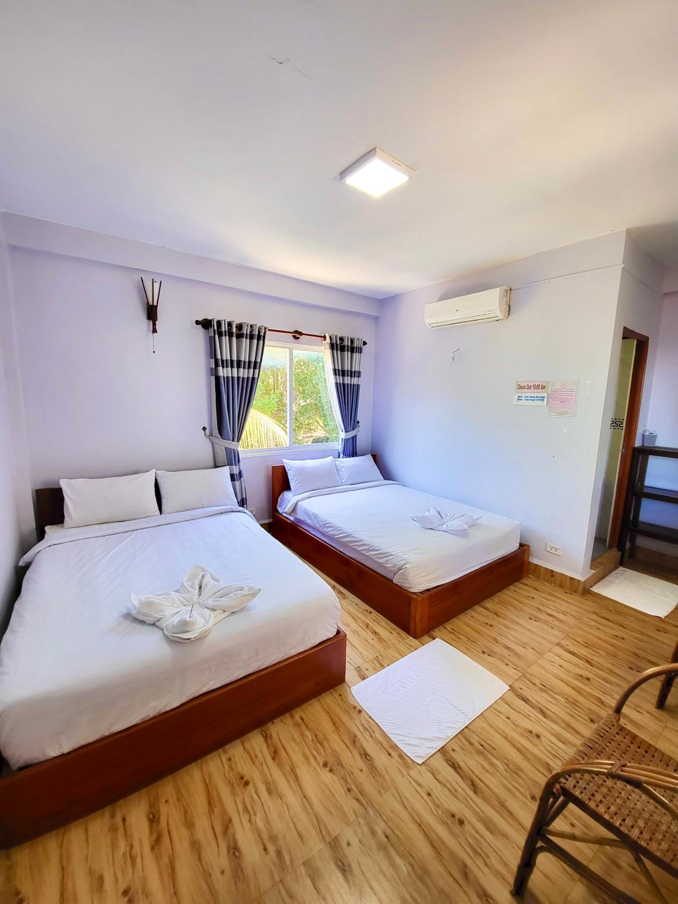 Roomy Guesthouse view 3
