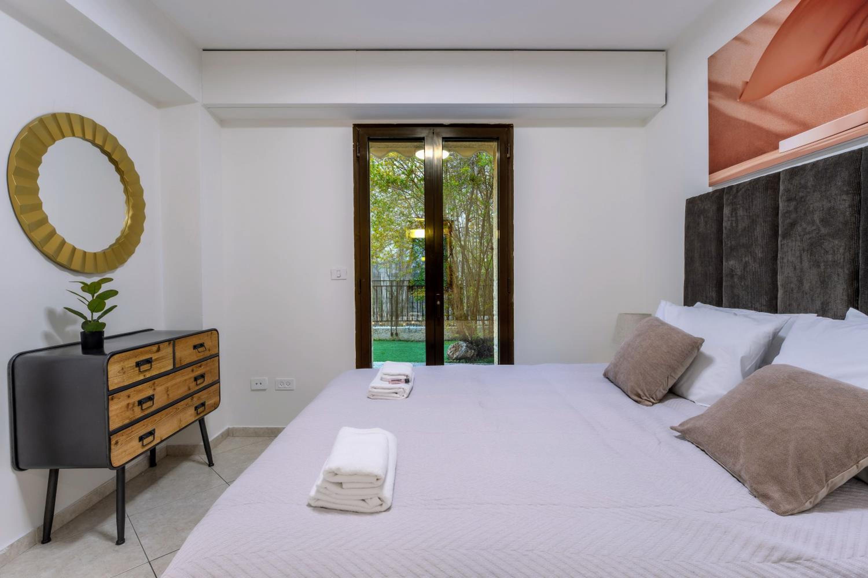 Holysuite David's Village
