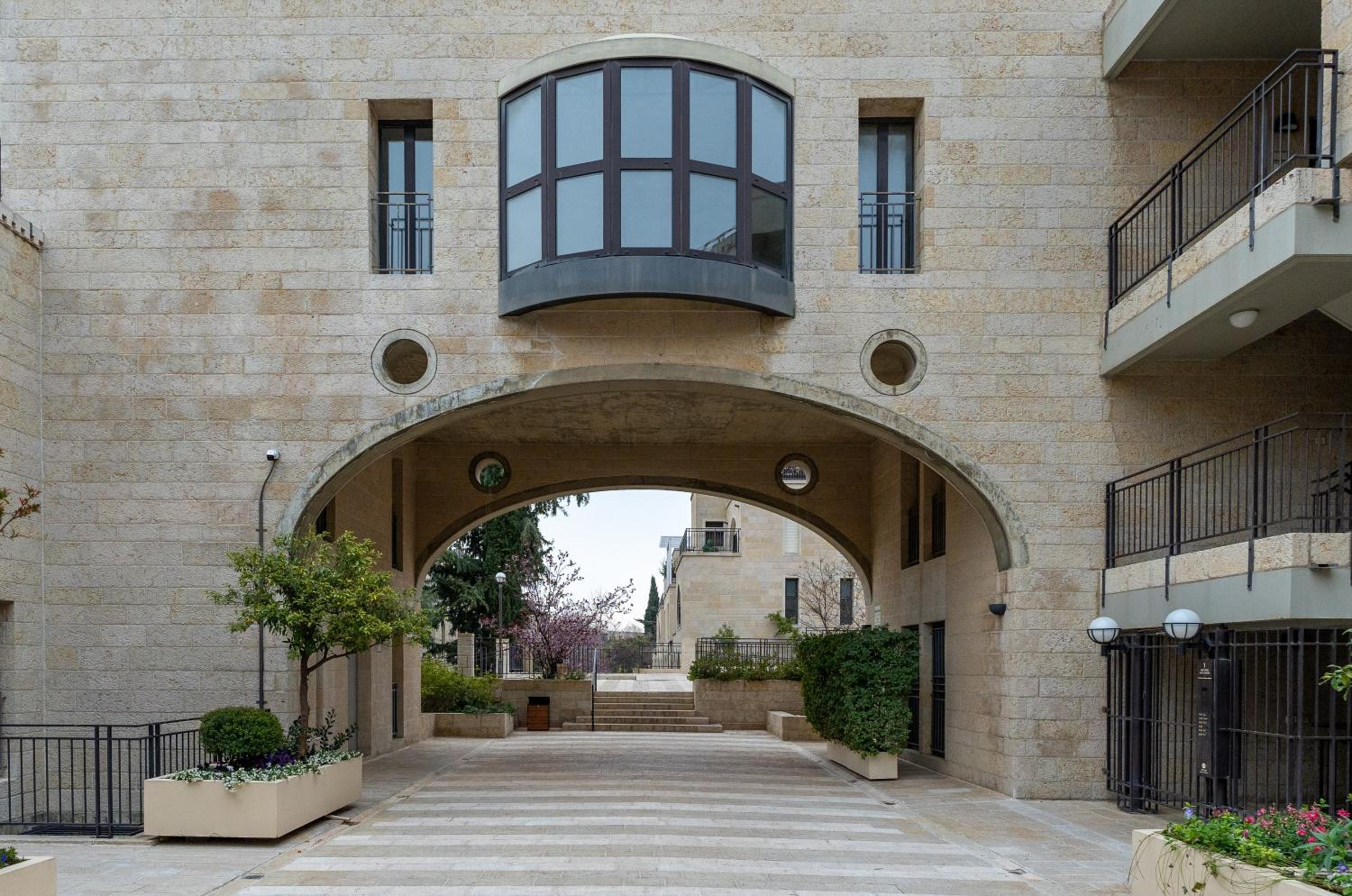Holysuite David's Village