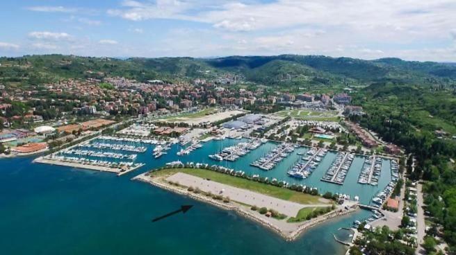 Bamboo Floating House Portorož
