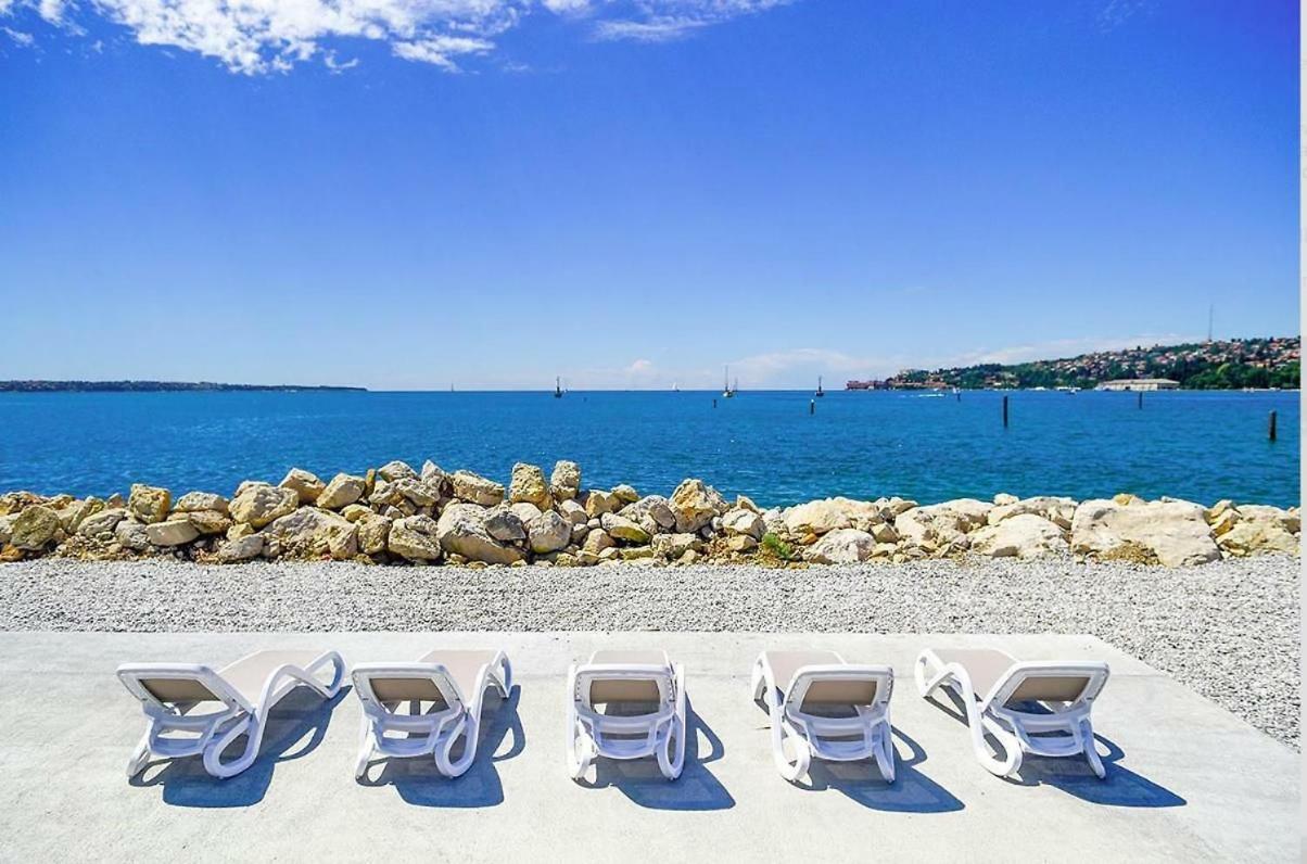 Bamboo Floating House Portorož