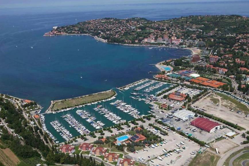 Bamboo Floating House Portorož