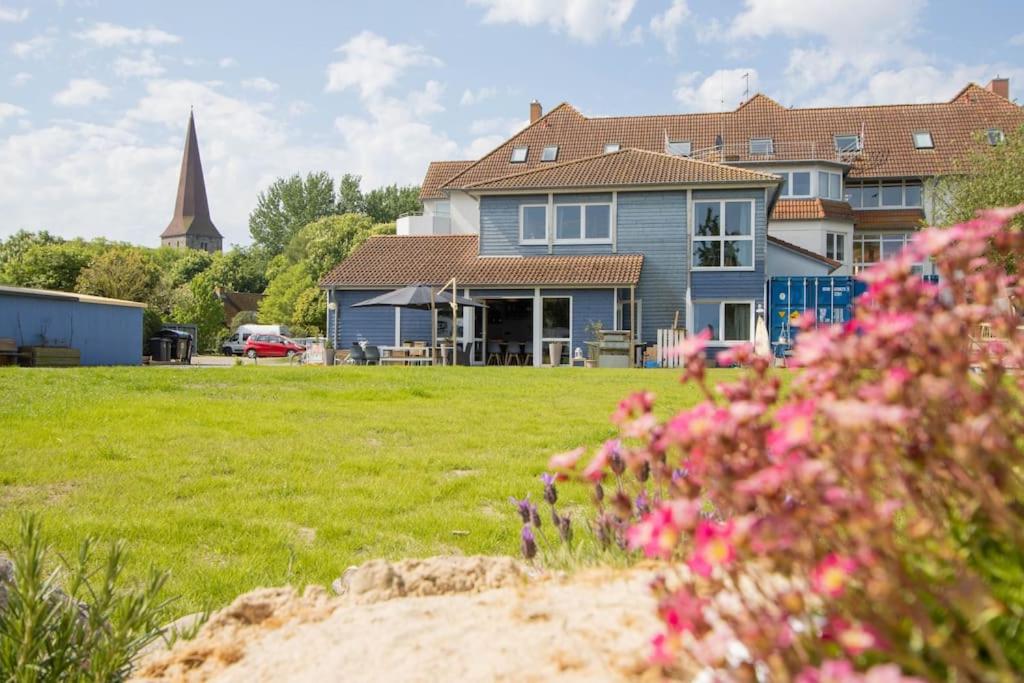 Ferienwohnungen Fehmarn mit Parkplatz & Garten in Petersdorf