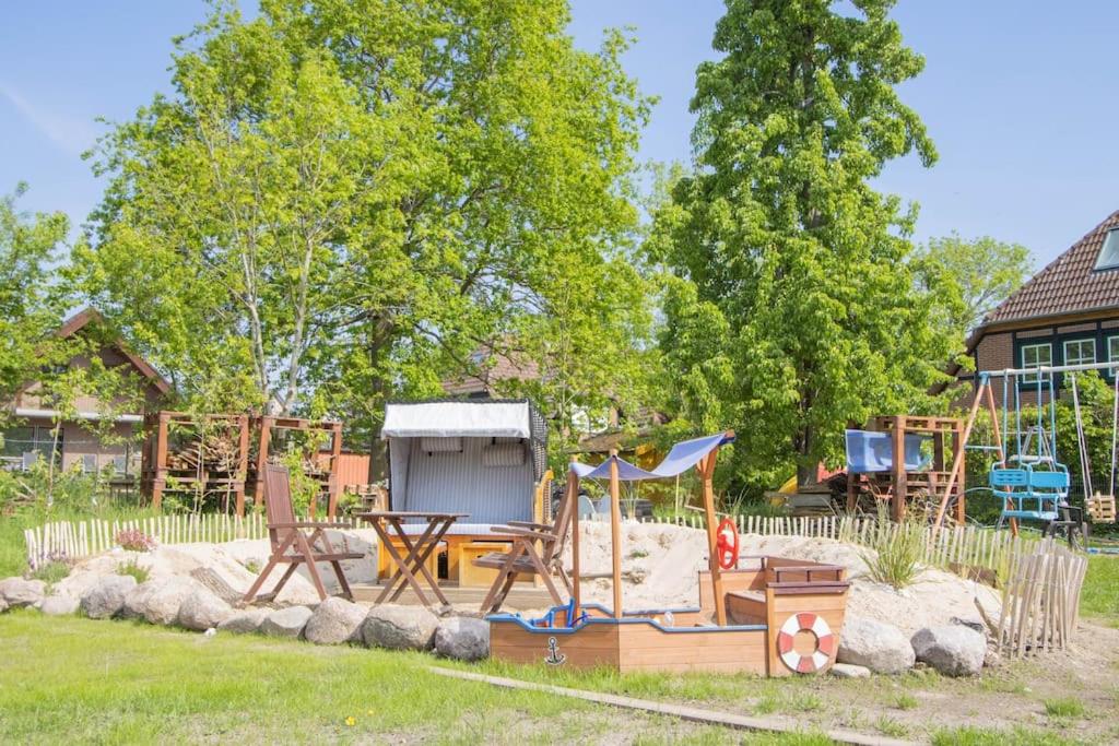 Ferienwohnungen Fehmarn mit Parkplatz & Garten in Petersdorf