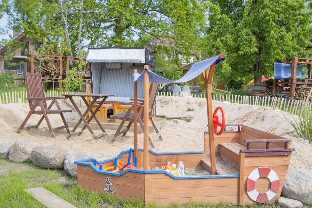 Ferienwohnungen Fehmarn mit Parkplatz & Garten in Petersdorf