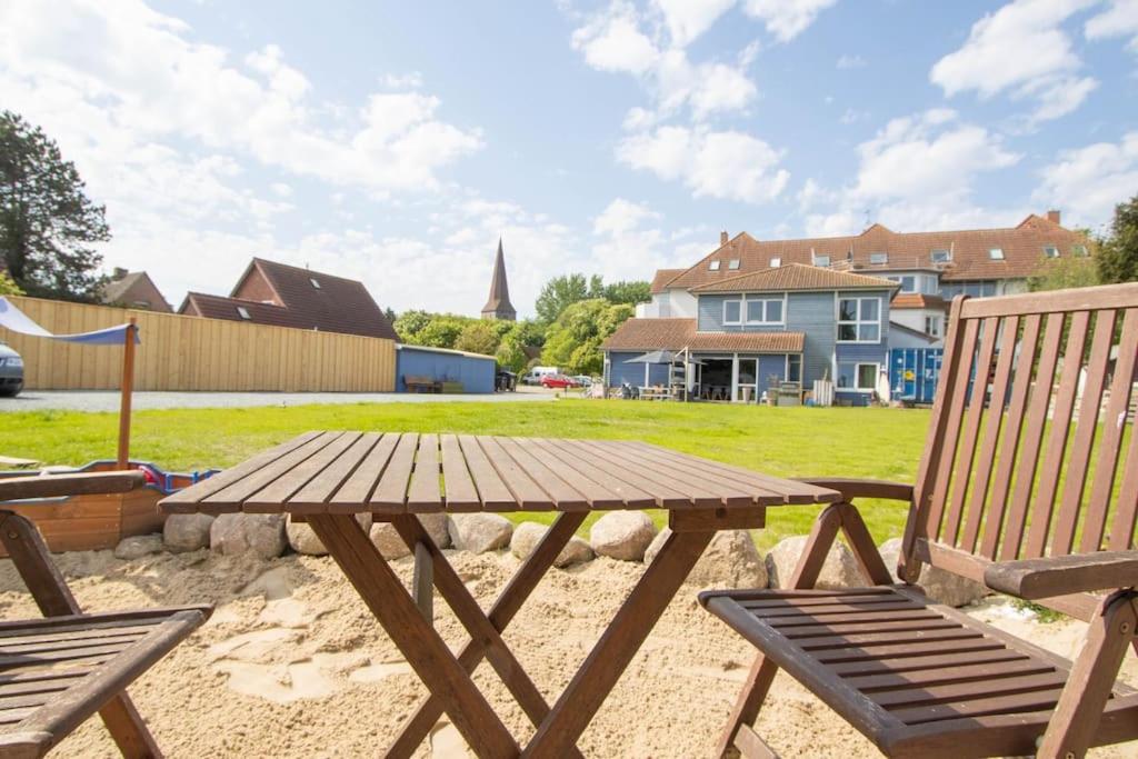 Ferienwohnungen Fehmarn mit Parkplatz & Garten in Petersdorf