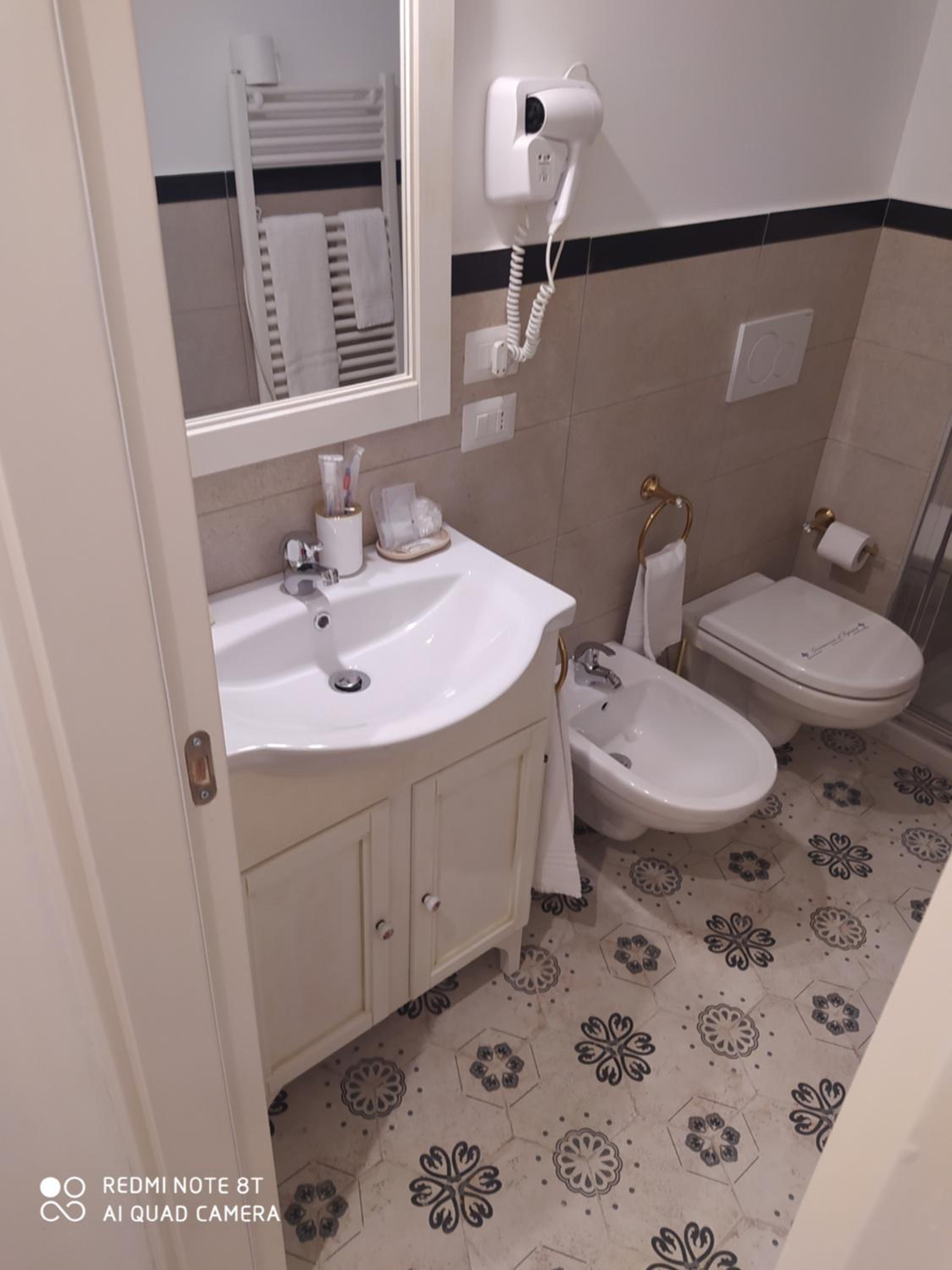 DONNA LUCREZIA b&b Boutique Hotel Style - RELAX & BUSINESS STAY