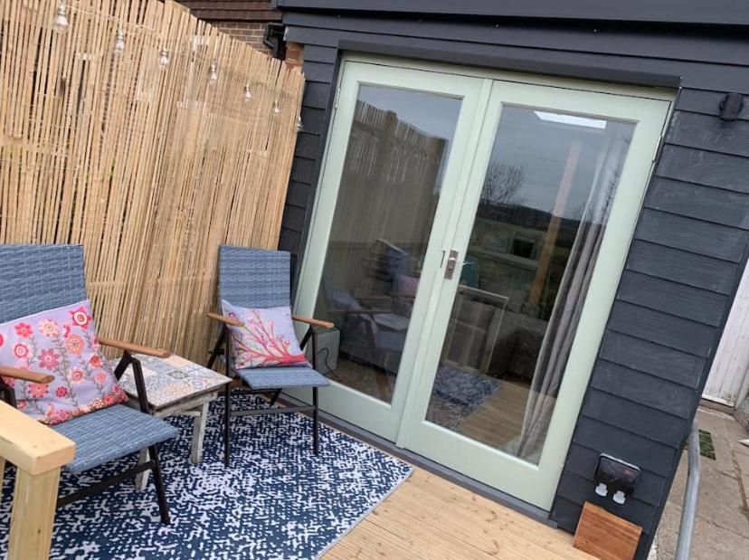 Meadow View - A Studio with Free parking and a sunny terrace