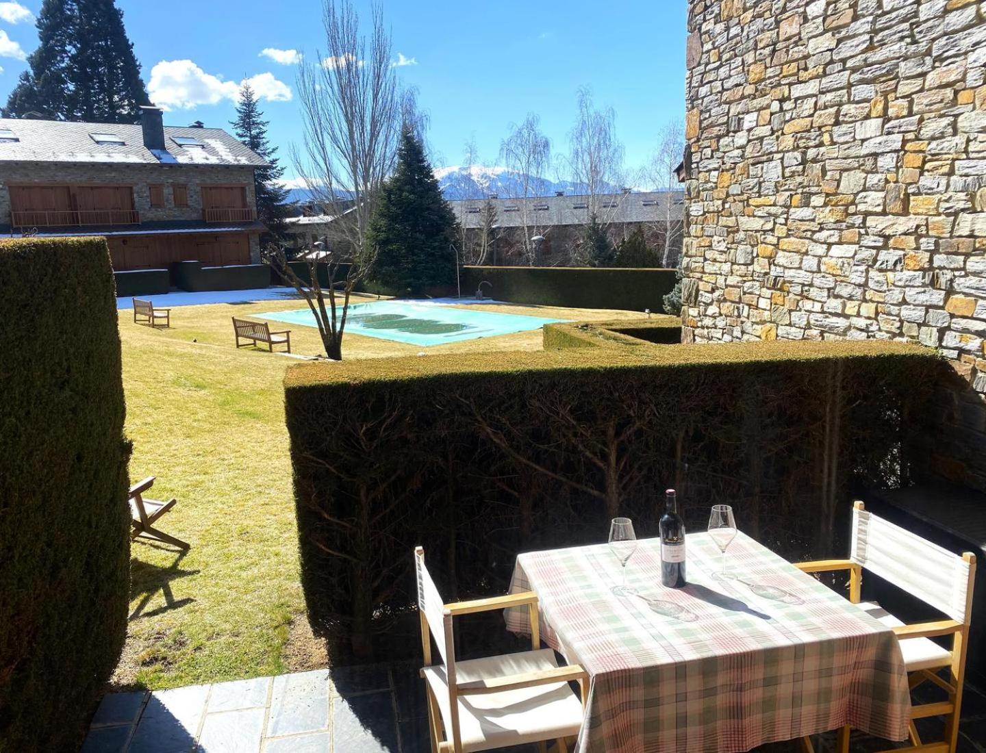 Casa adosada con piscina en Llivia