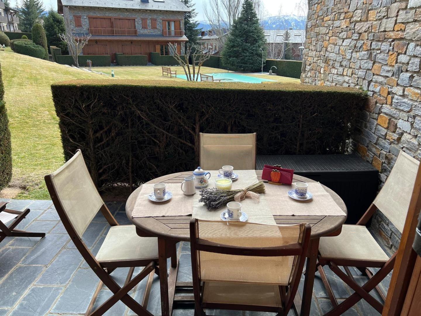 Casa adosada con piscina en Llivia