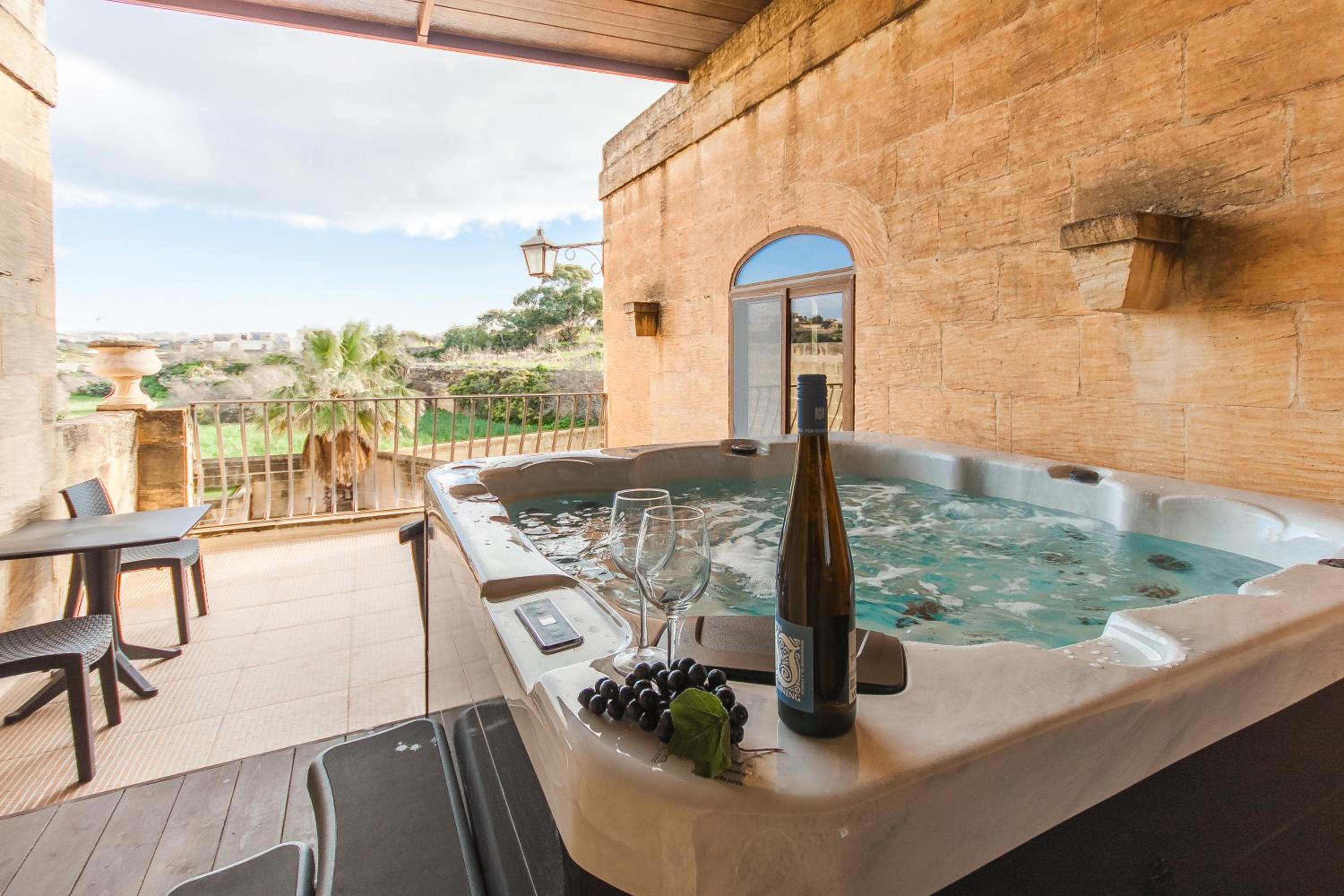Centre Island Gozitan Farmhouse & Pool - Happy Rentals photo 2