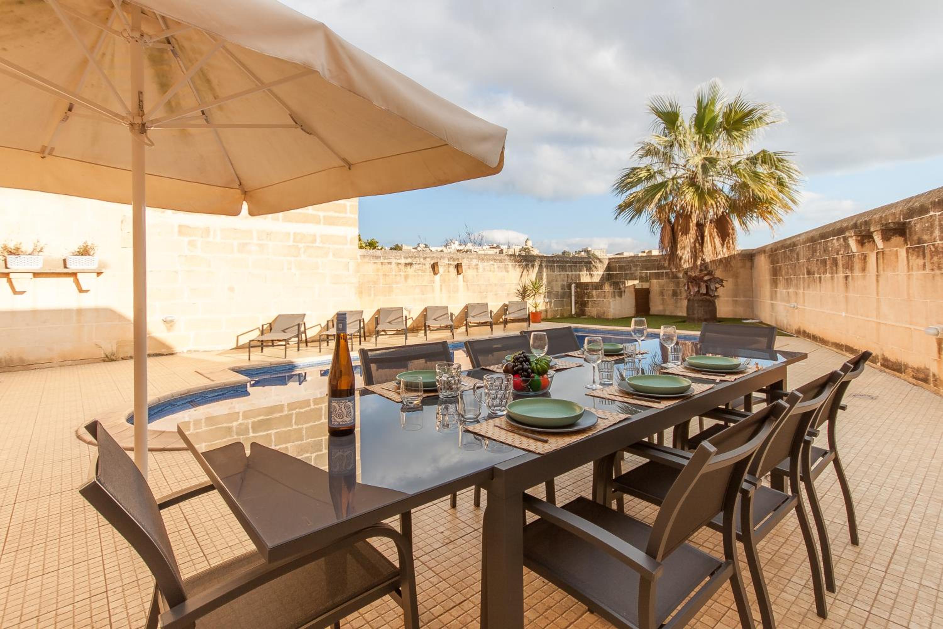 Centre Island Gozitan Farmhouse & Pool - Happy Rentals photo 3